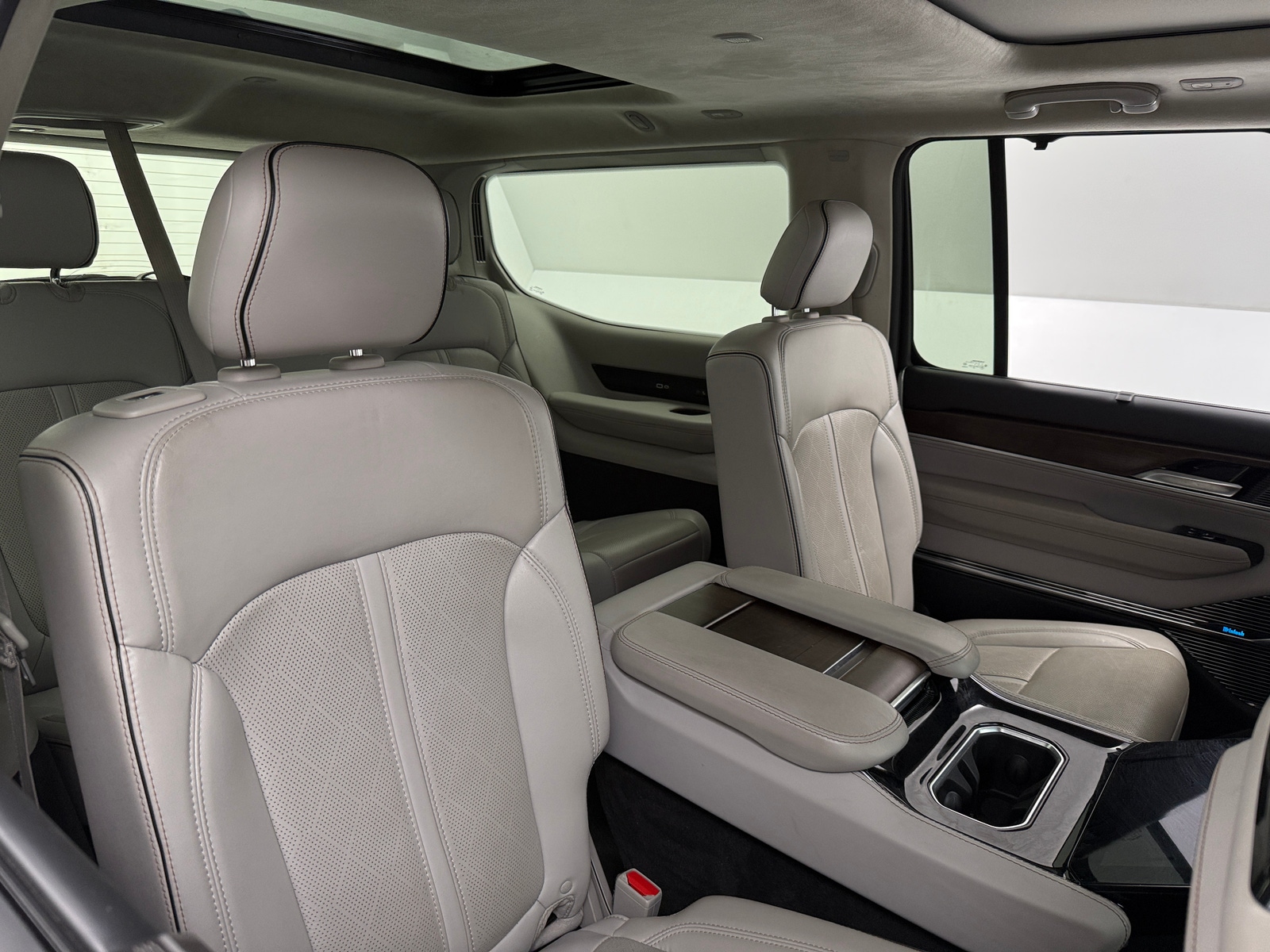 Thumbnail: 2023 Jeep Grand Wagoneer - 5