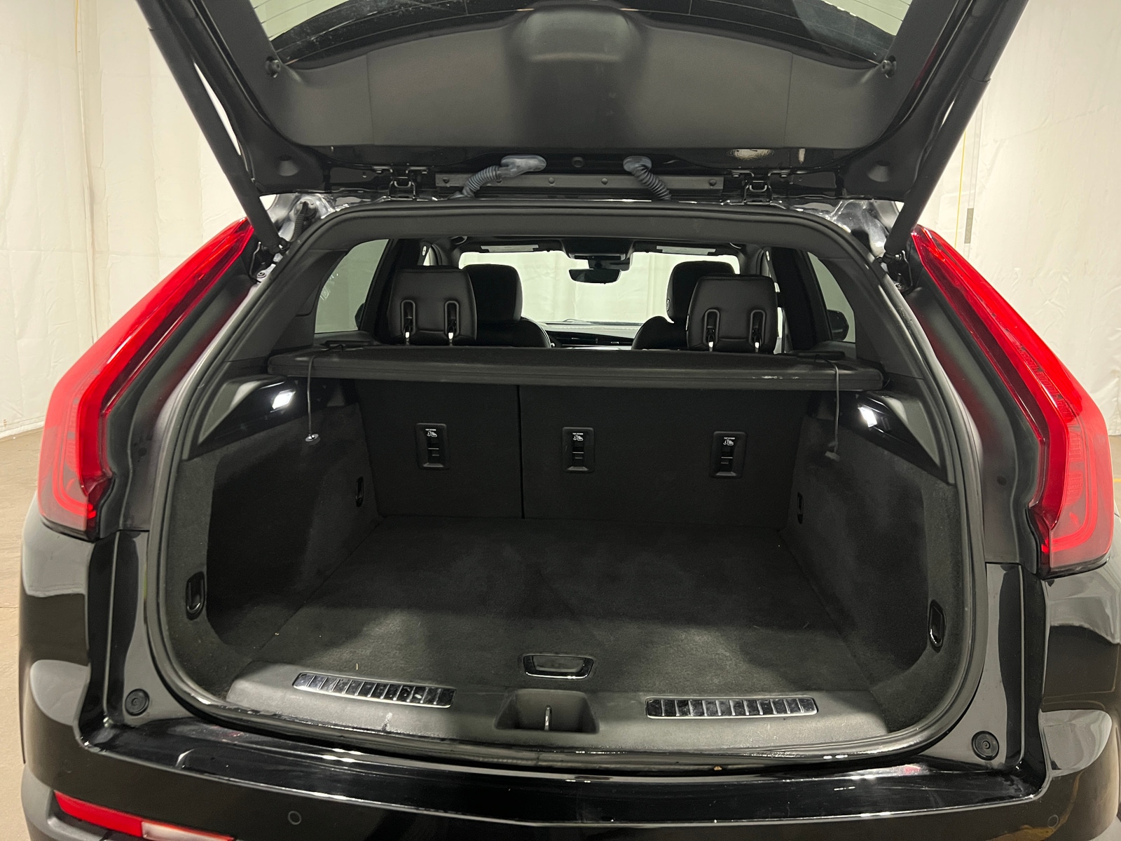 Thumbnail: 2019 Cadillac XT4 - 6