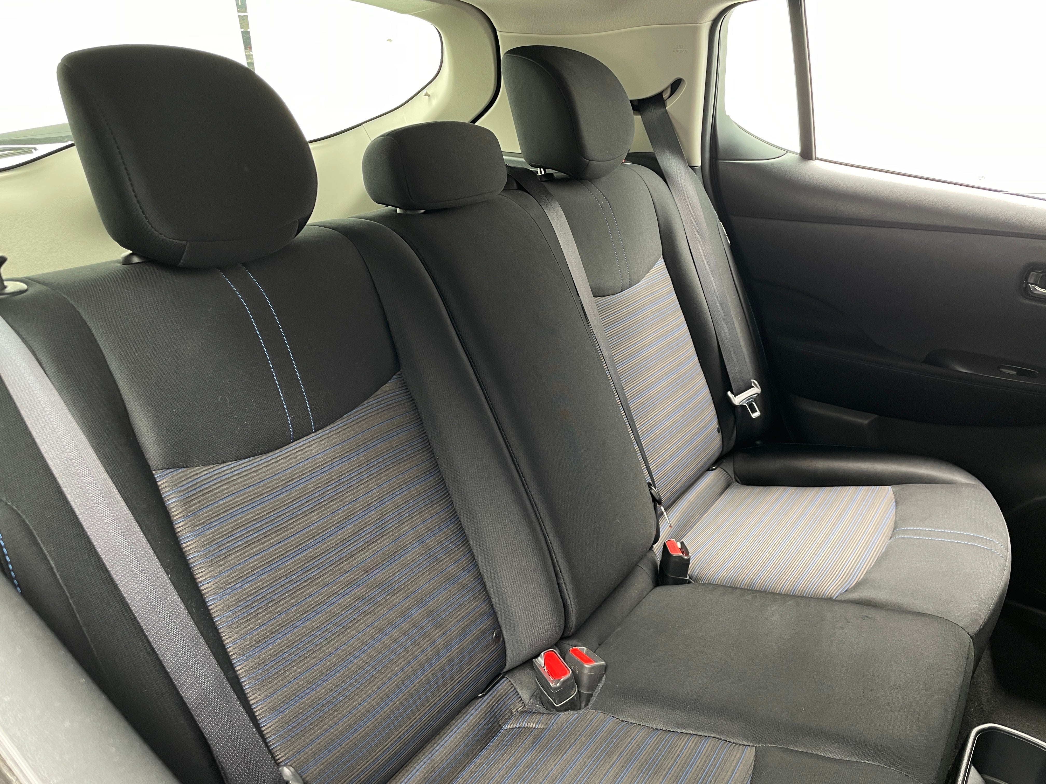 Used 2022 Nissan LEAF S with VIN 1N4AZ1BV5NC551559 for sale in Oak Creek, WI