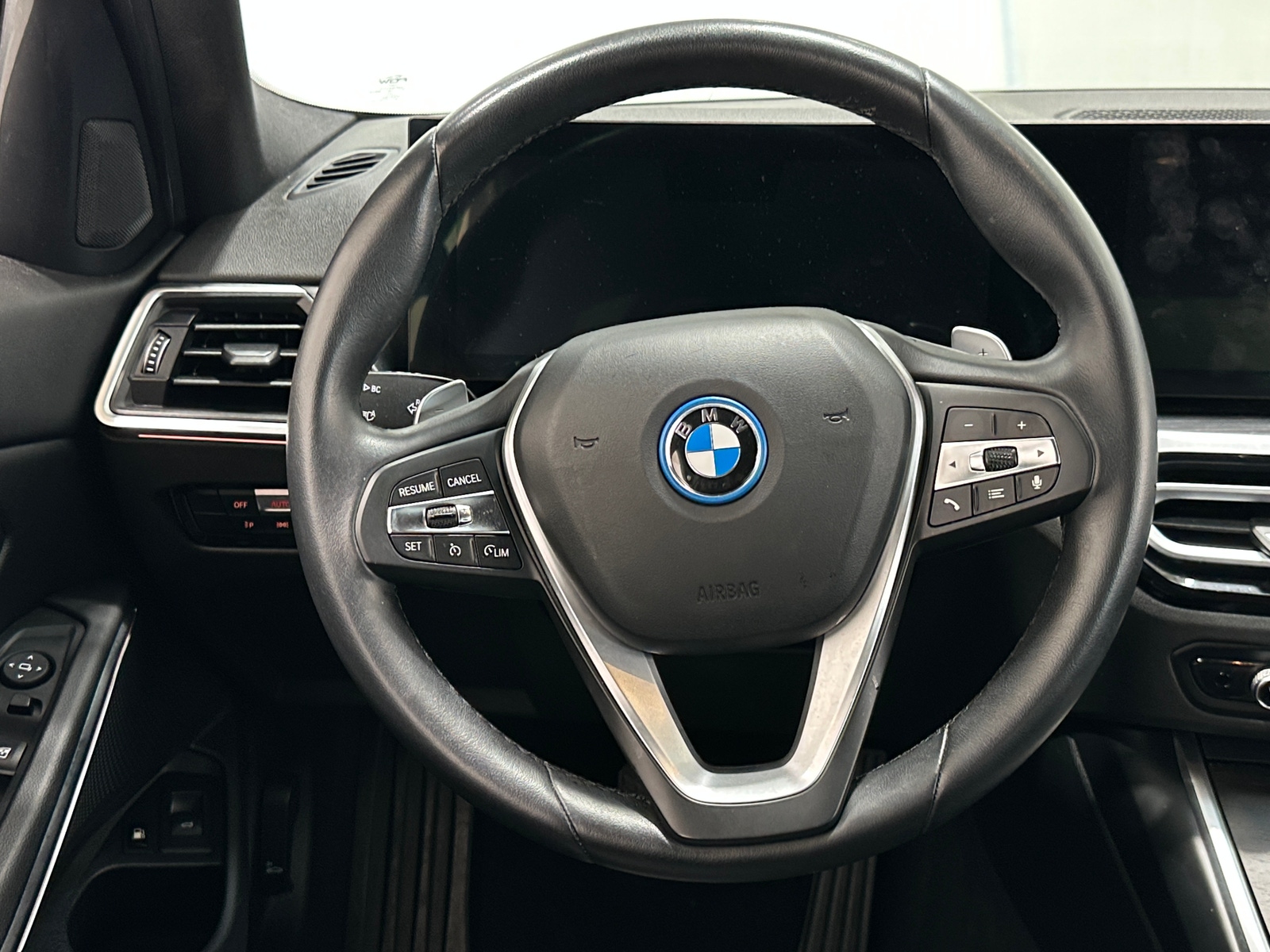 Thumbnail: 2023 BMW 3 Series - 4