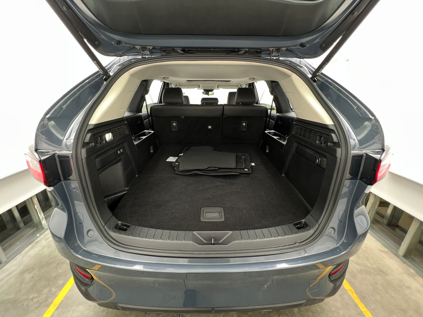 Thumbnail: 2025 Mazda CX-70 - 6