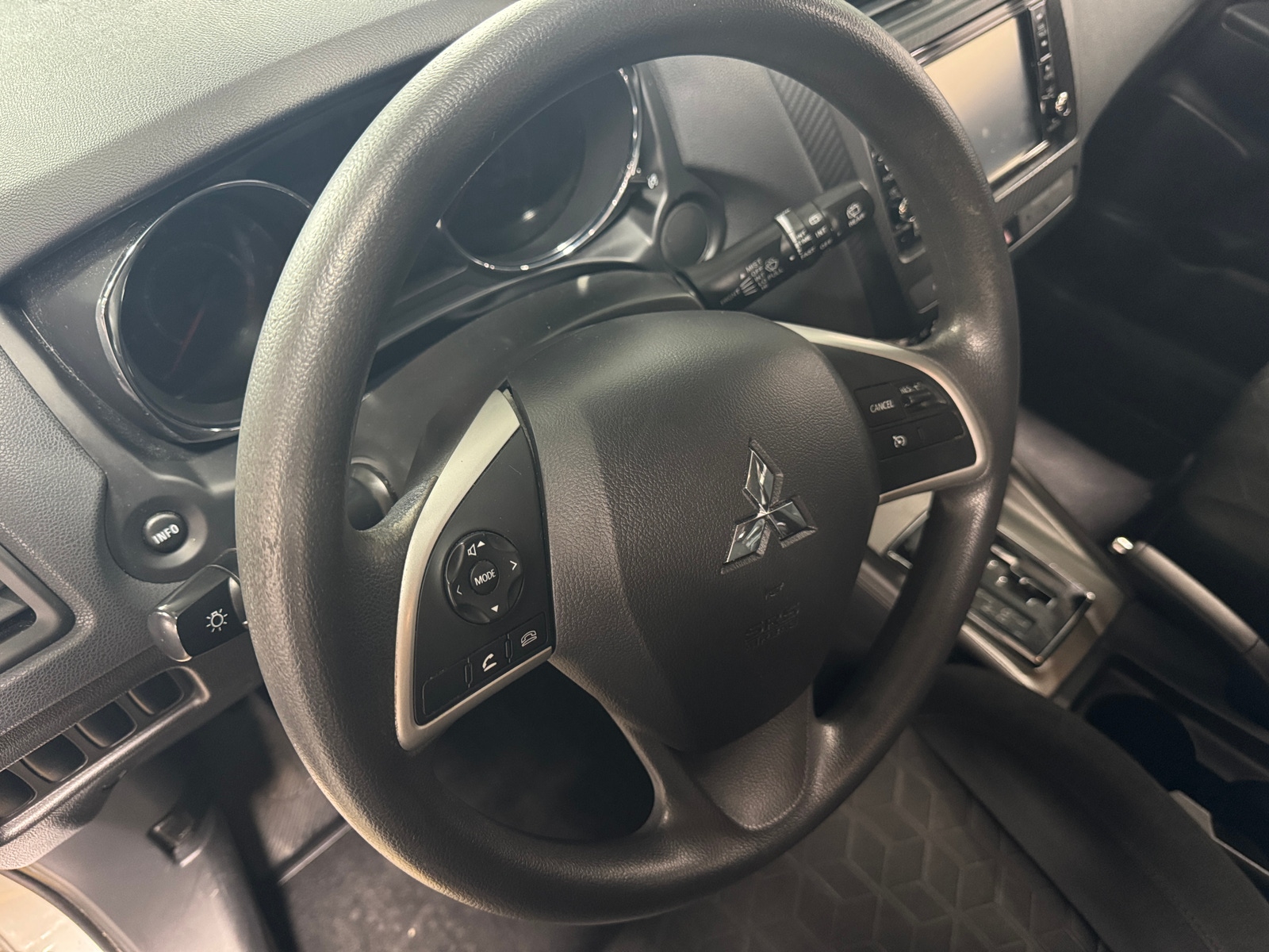 Thumbnail: 2020 Mitsubishi Outlander Sport - 5