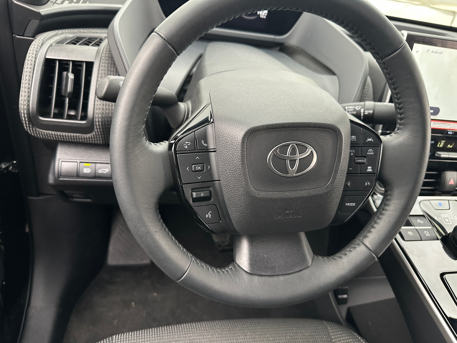 Thumbnail: 2025 Toyota bZ4X - 4