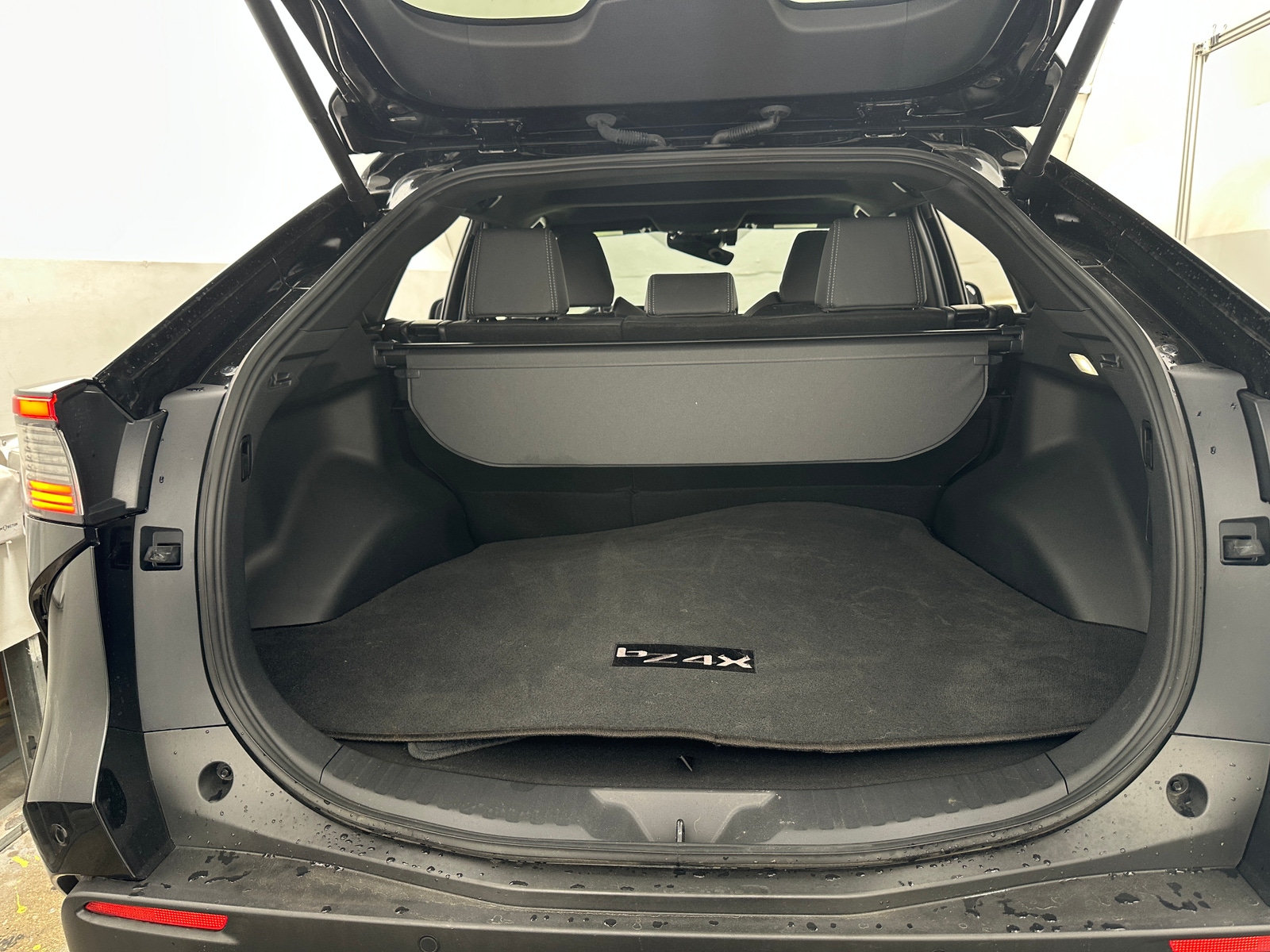 Thumbnail: 2025 Toyota bZ4X - 6