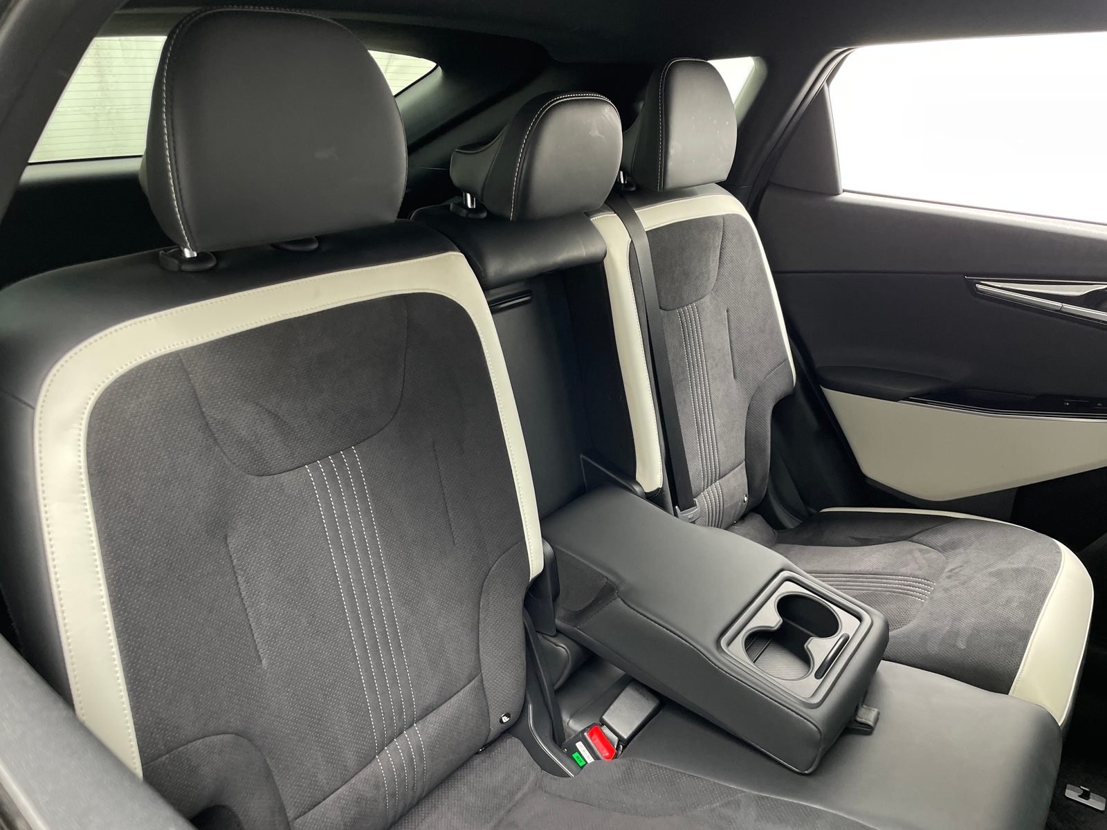 Thumbnail: 2022 Kia EV6 - 5