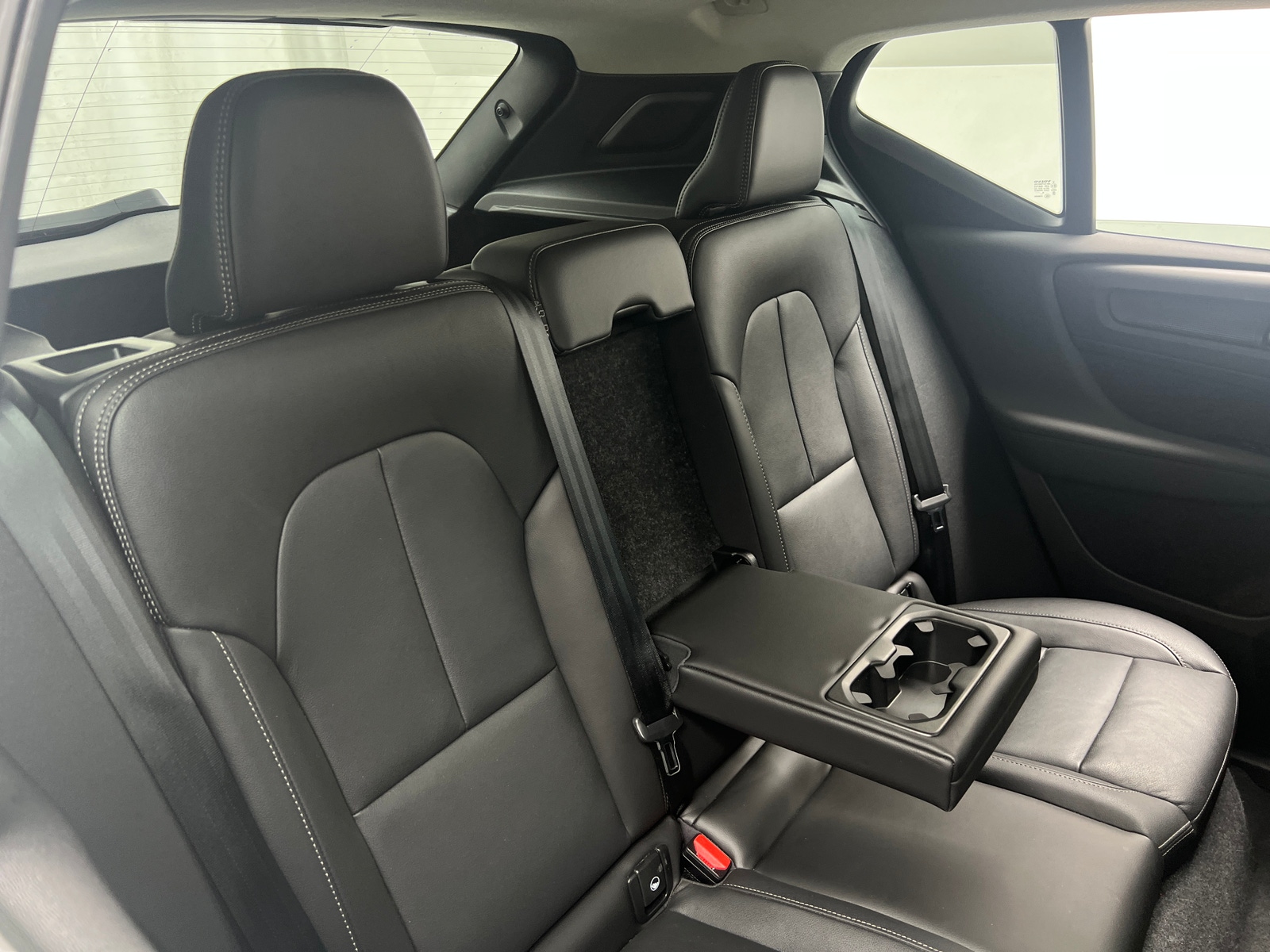 Thumbnail: 2025 Volvo XC40 - 5