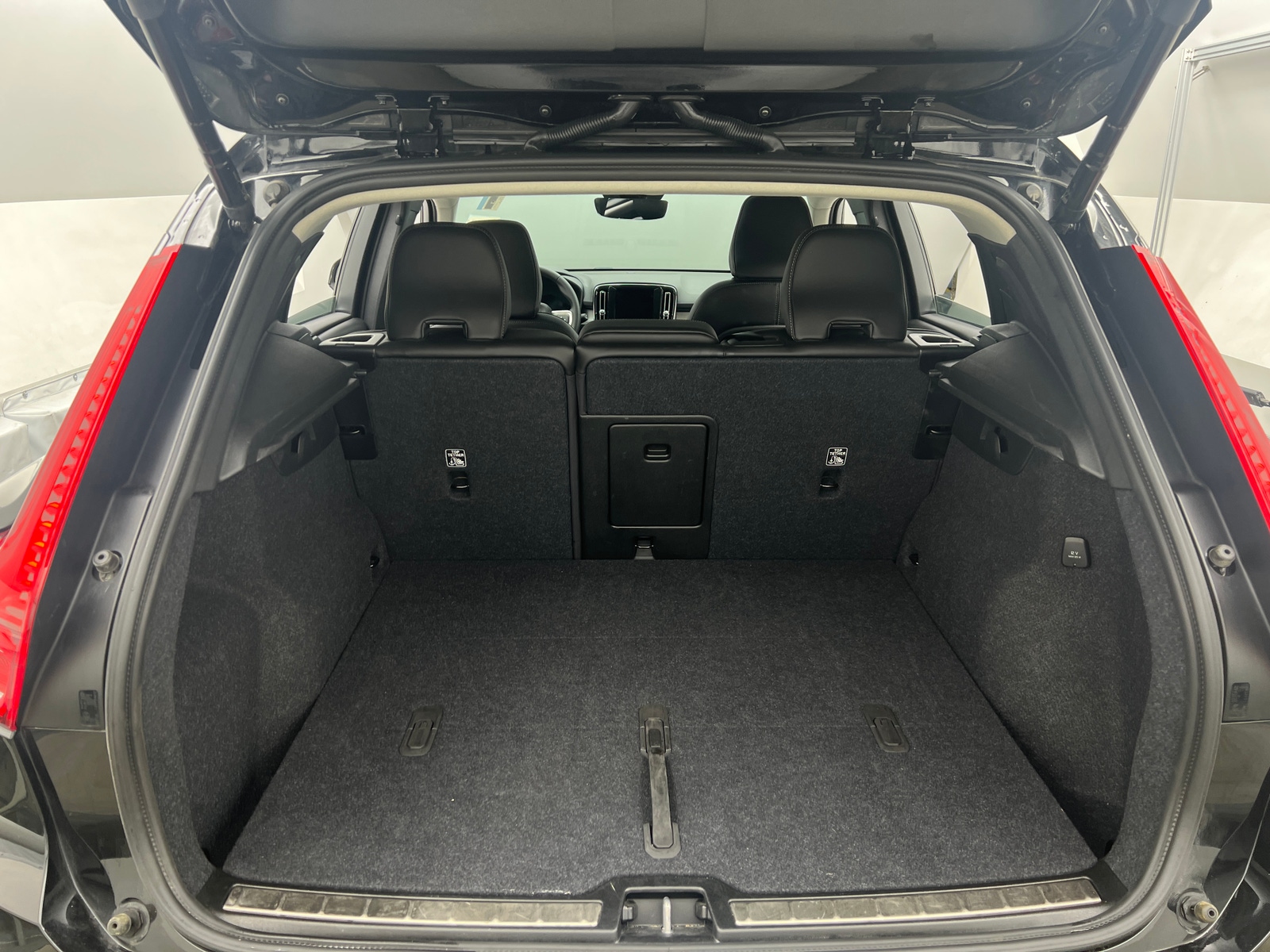 Thumbnail: 2025 Volvo XC40 - 6