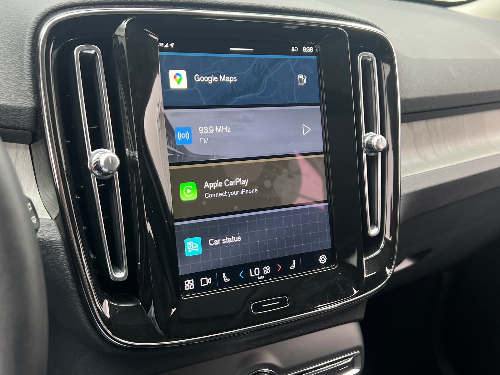 Thumbnail: 2025 Volvo XC40 - 3