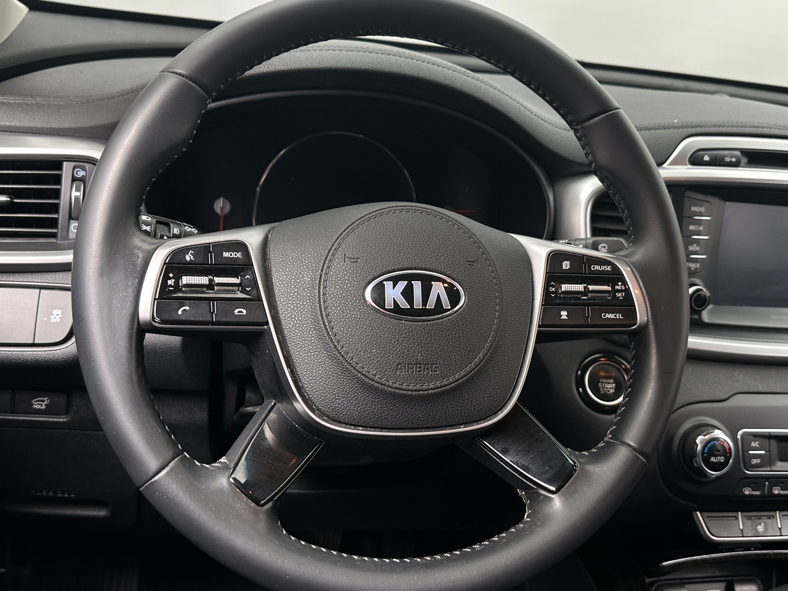 Thumbnail: 2019 Kia Sorento - 4