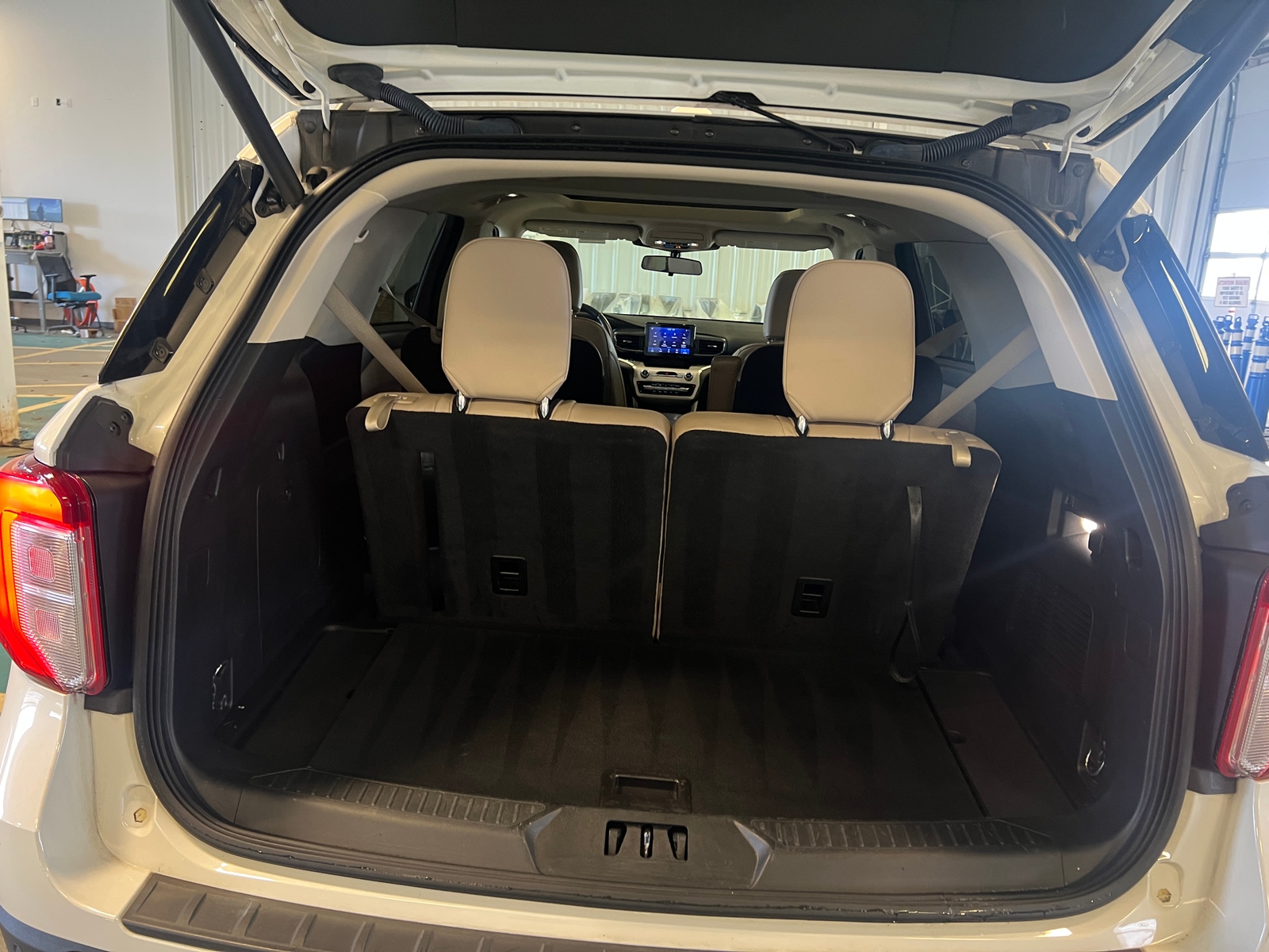 Thumbnail: 2022 Ford Explorer - 7