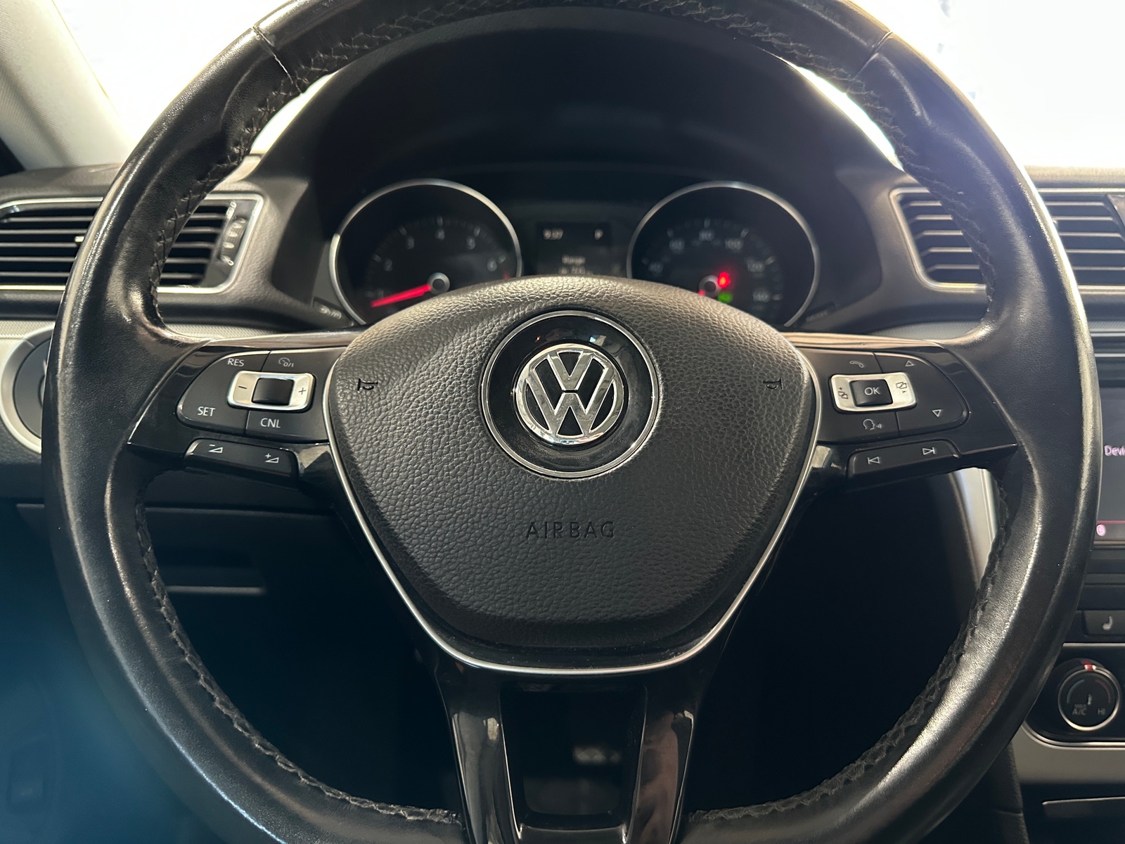 Thumbnail: 2019 Volkswagen Passat - 4