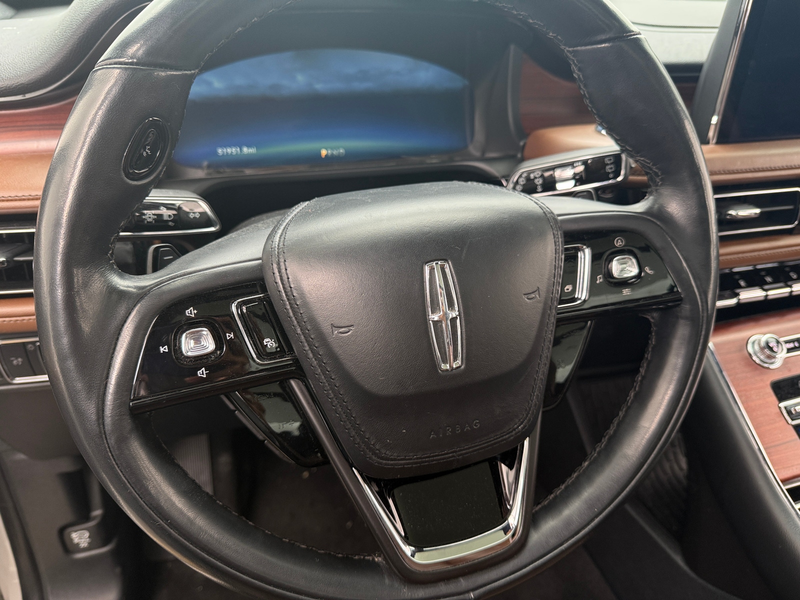 Thumbnail: 2023 Lincoln Aviator - 4