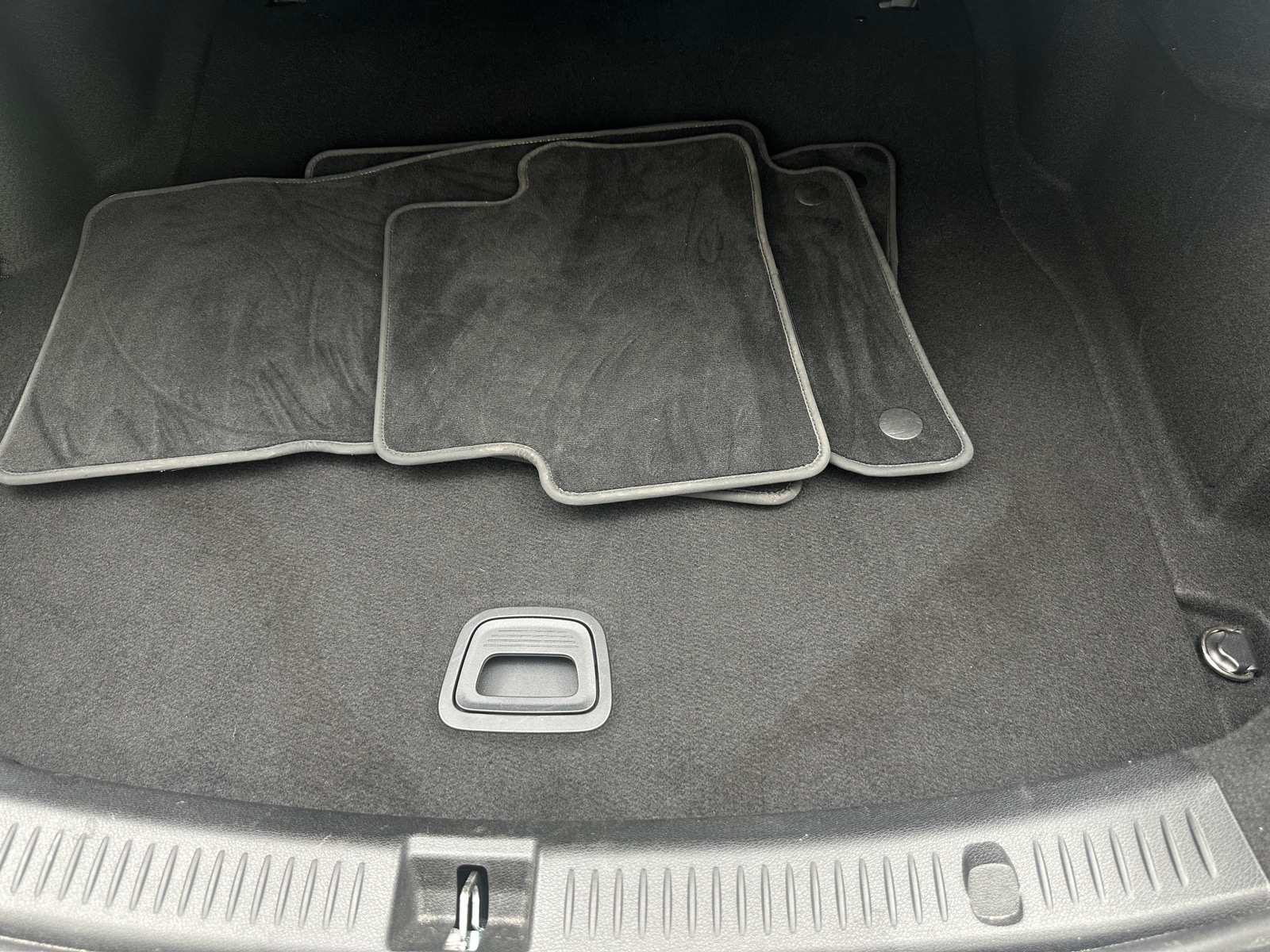 Thumbnail: 2017 Mercedes-Benz E-Class - 6