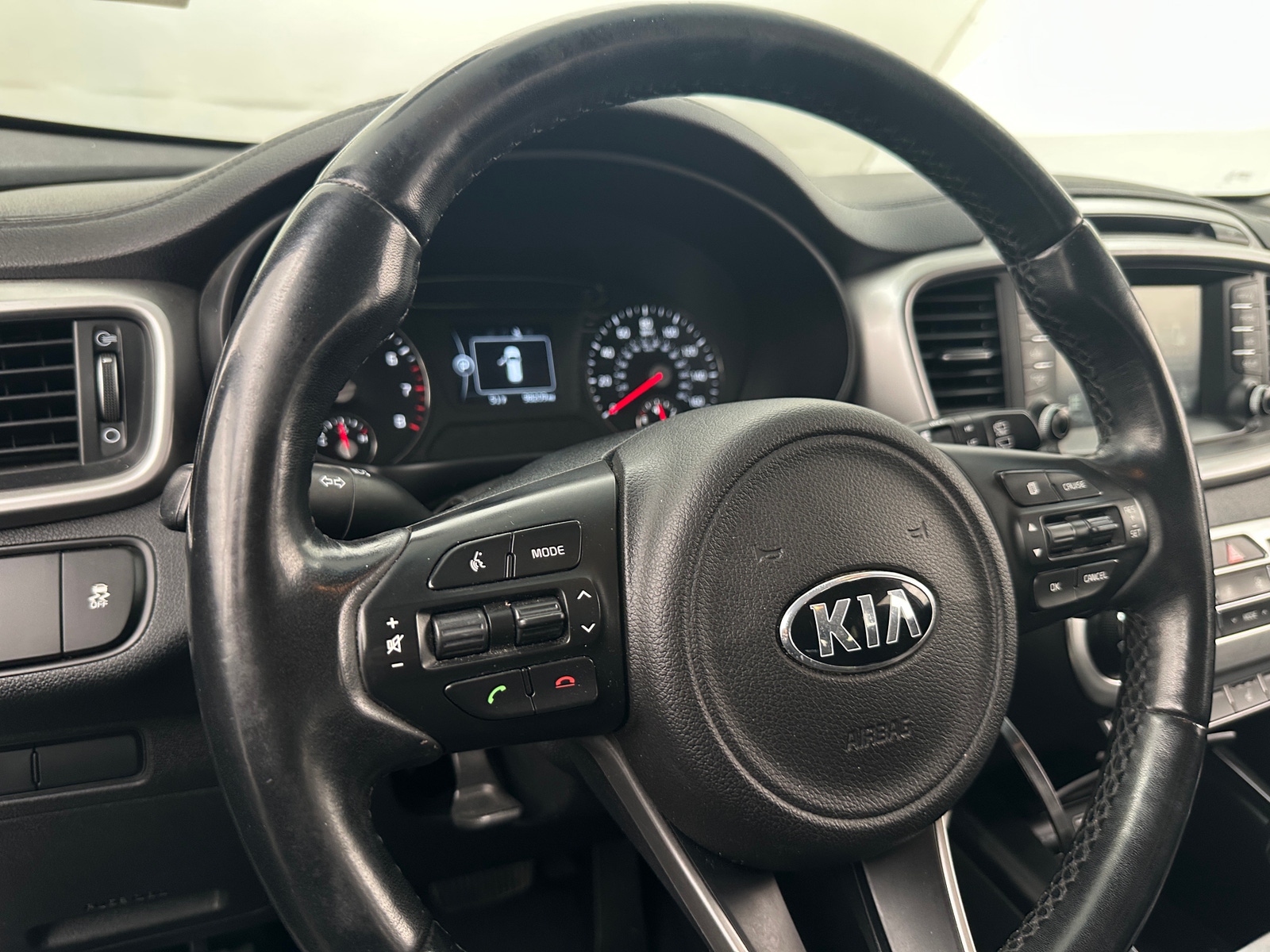 Thumbnail: 2017 Kia Sorento - 5