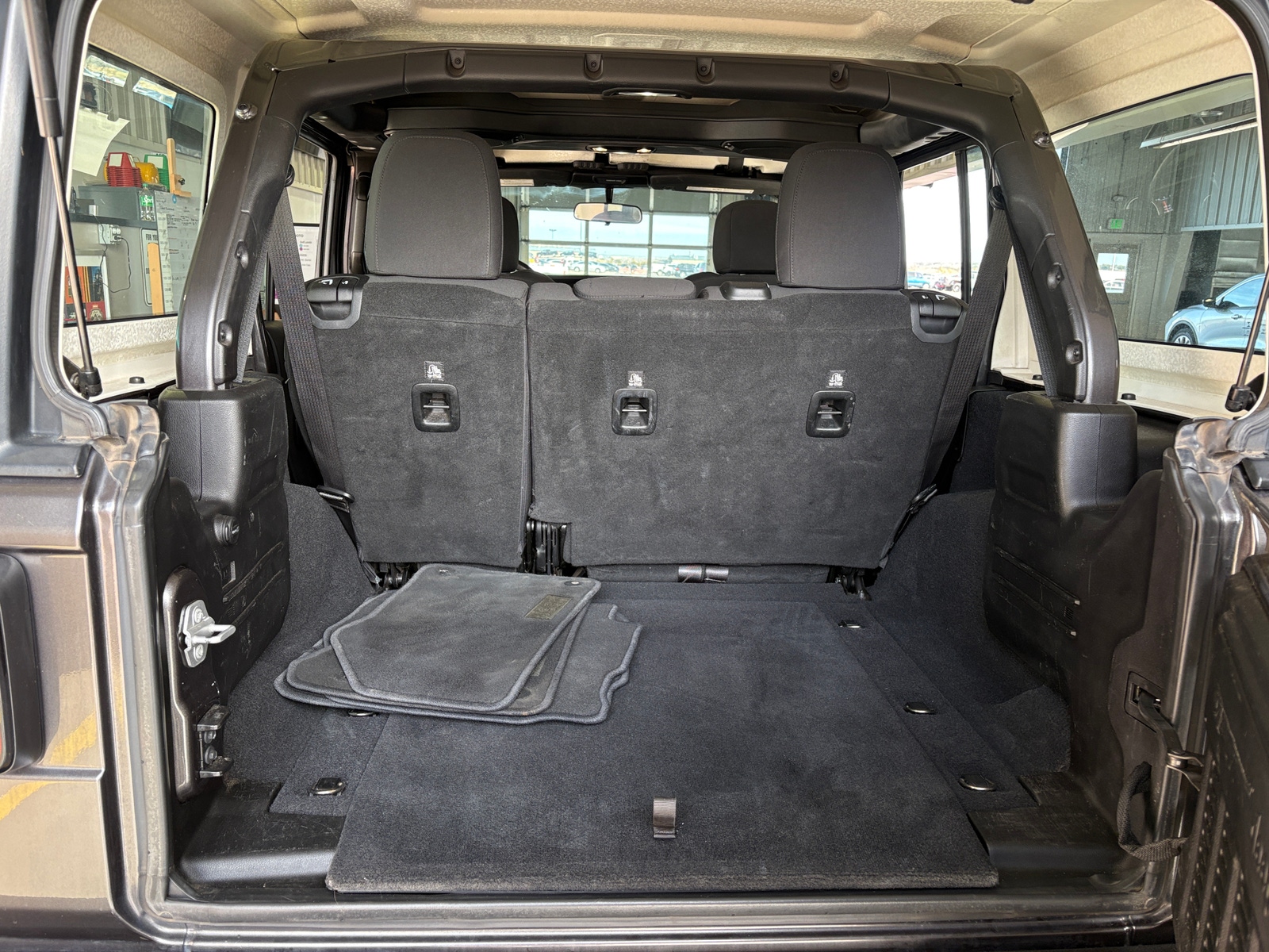 Thumbnail: 2019 Jeep Wrangler - 7