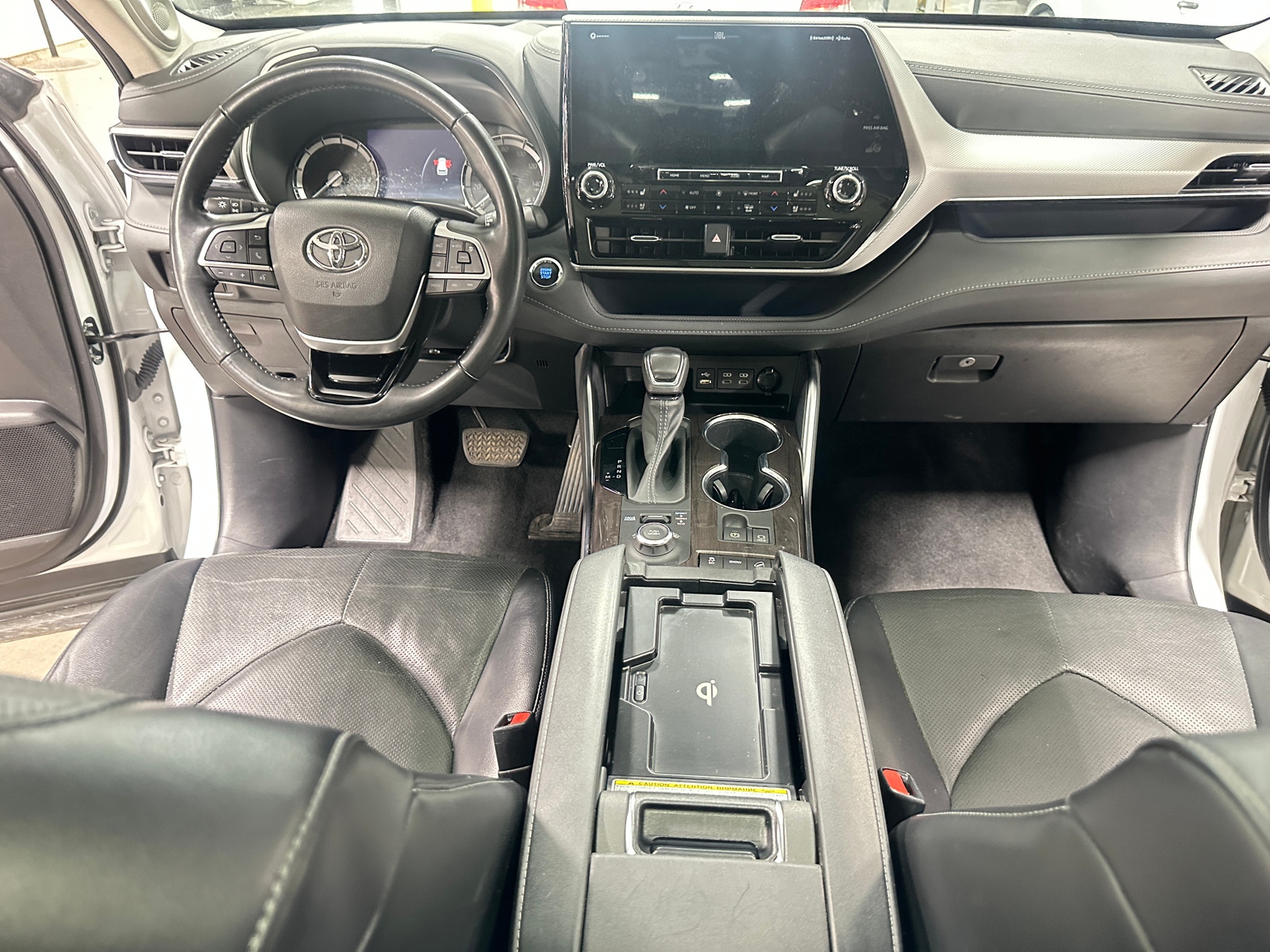 Thumbnail: 2022 Toyota Highlander - 2