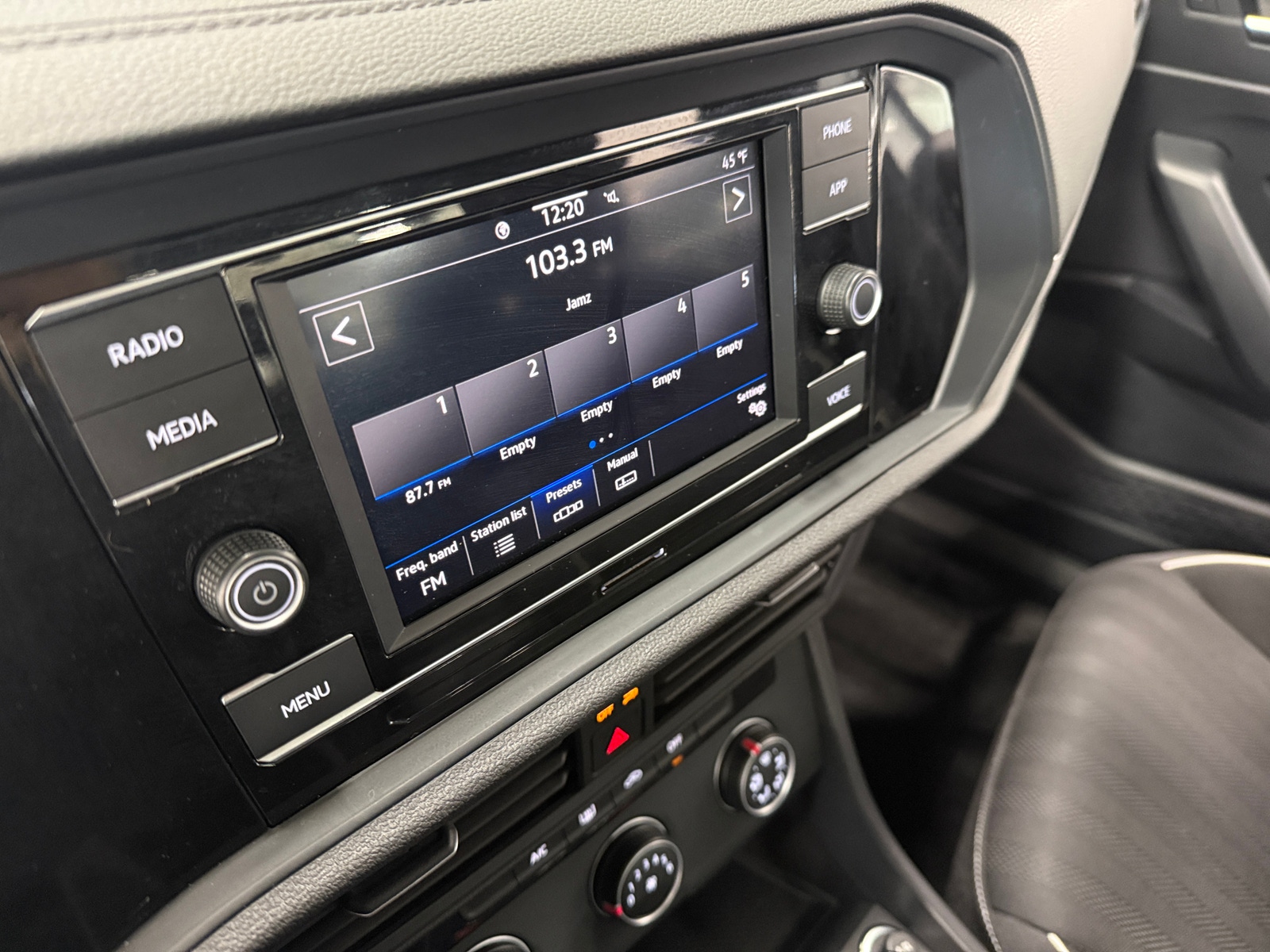 Thumbnail: 2023 Volkswagen Jetta - 4