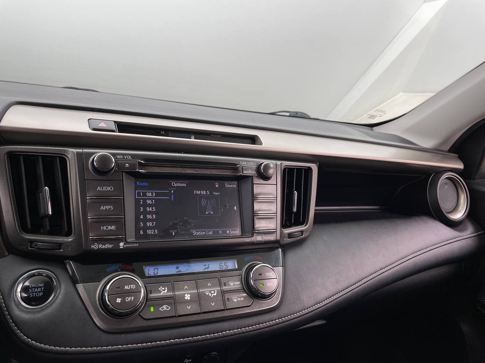 Thumbnail: 2015 Toyota RAV4 - 3