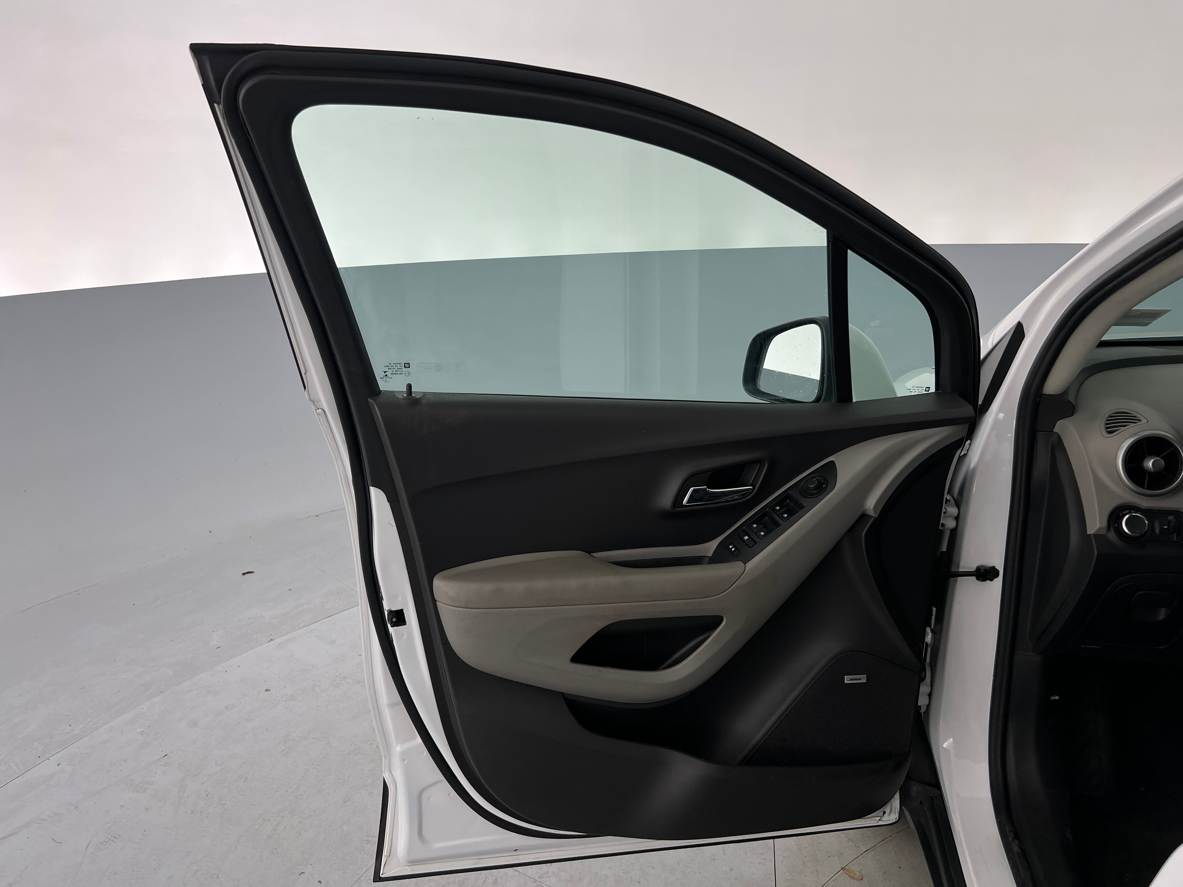 Used 2016 Chevrolet Trax LT with VIN 3GNCJLSB9GL173093 for sale in Oak Creek, WI