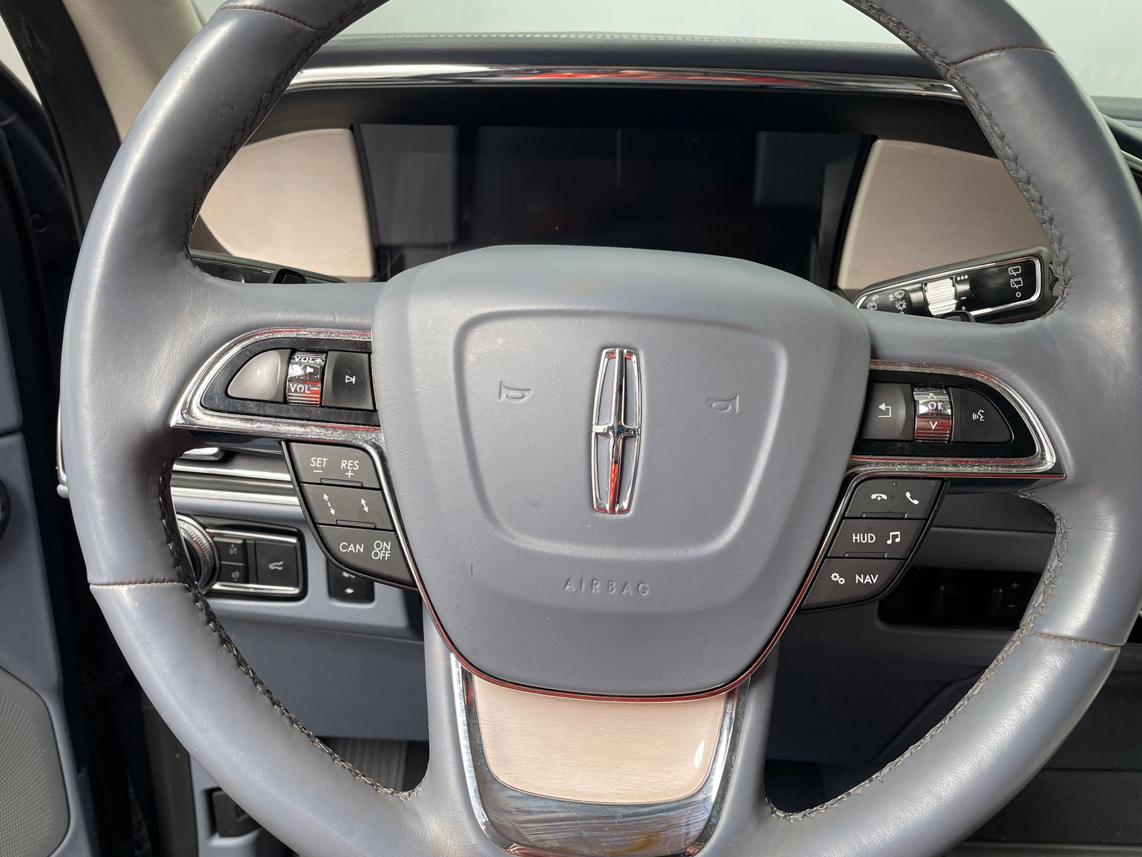 Thumbnail: 2021 Lincoln Navigator - 4