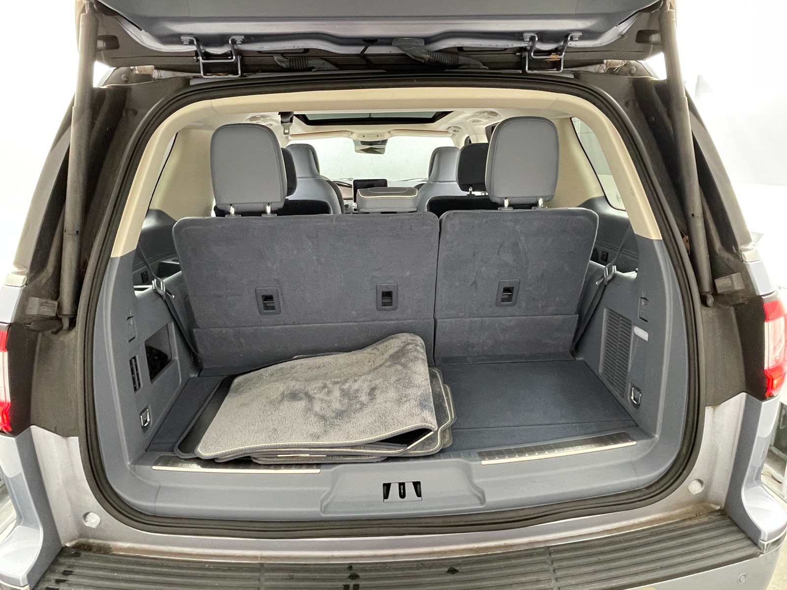 Thumbnail: 2021 Lincoln Navigator - 6