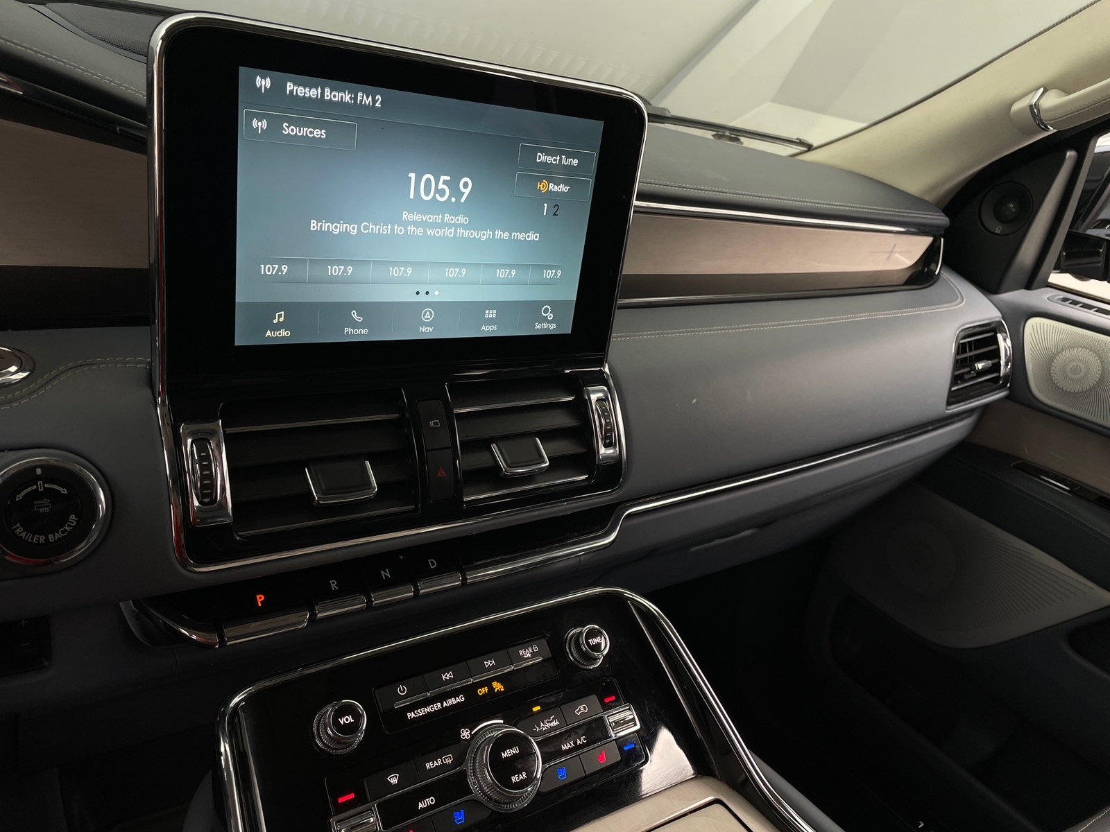 Thumbnail: 2021 Lincoln Navigator - 3