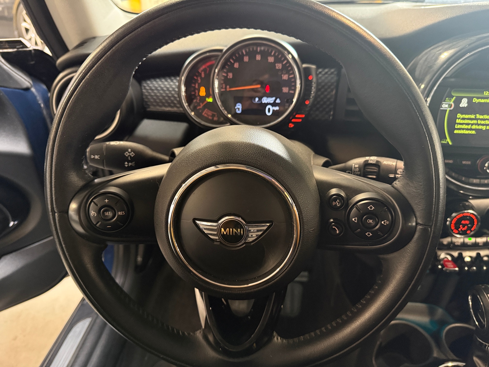 Thumbnail: 2015 MINI Cooper Hardtop - 4