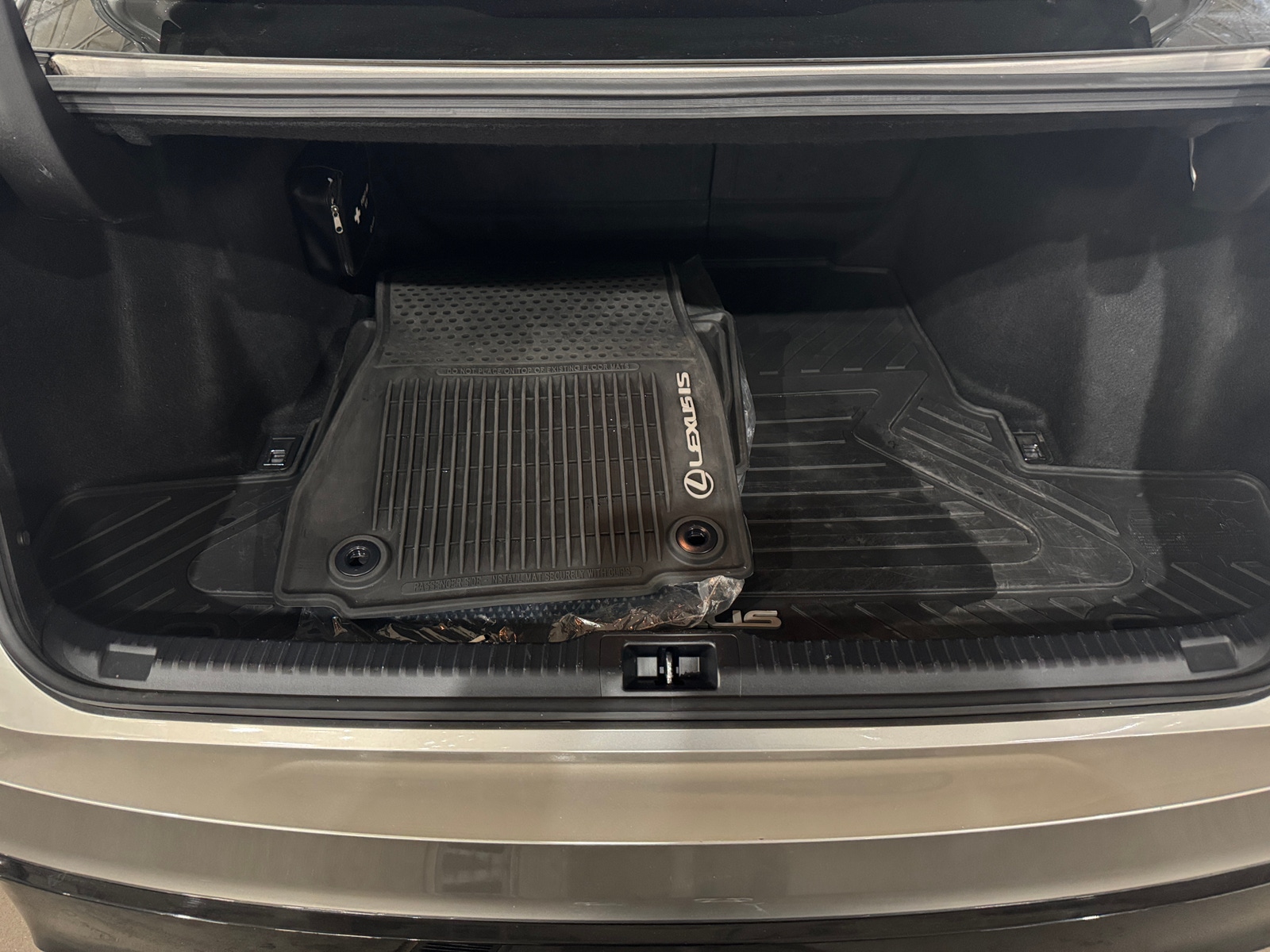 Thumbnail: 2023 Lexus IS - 7