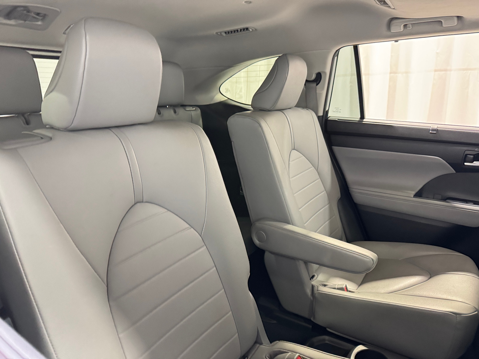 Thumbnail: 2020 Toyota Highlander - 5