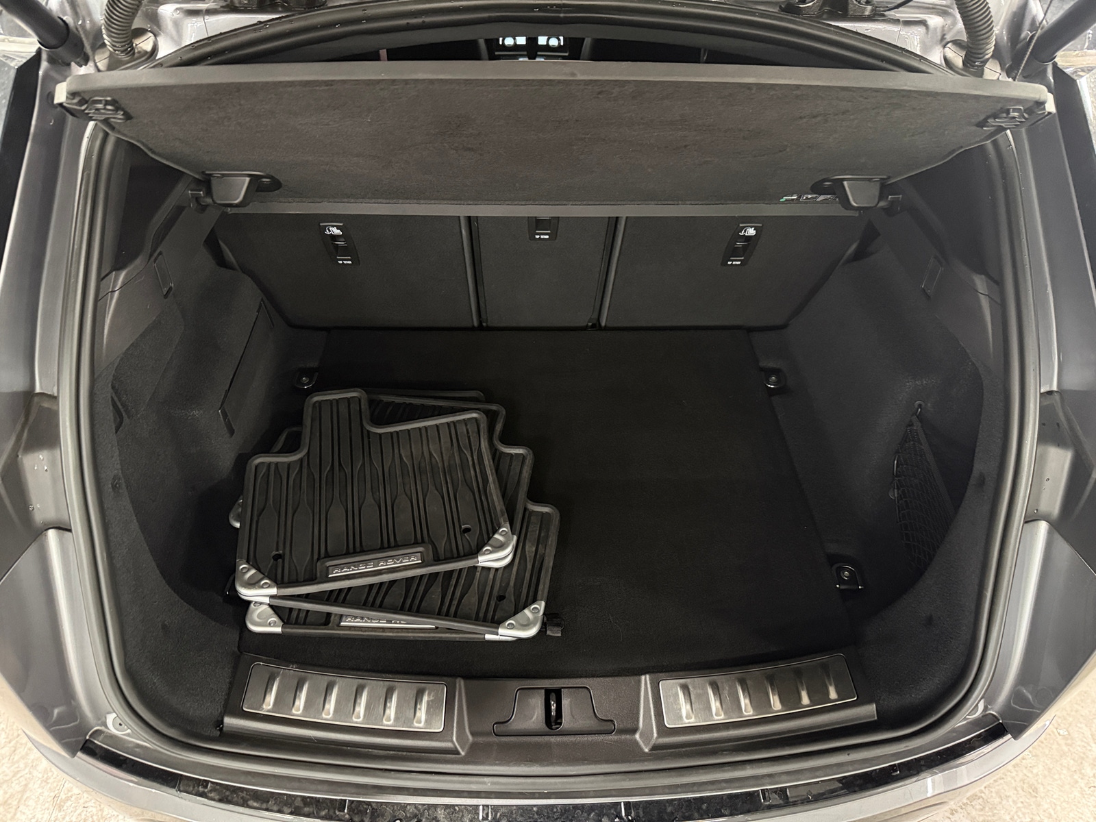 Thumbnail: 2023 Land Rover Range Rover Evoque - 6