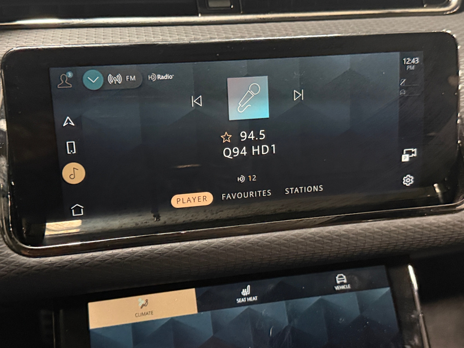 Thumbnail: 2023 Land Rover Range Rover Evoque - 3