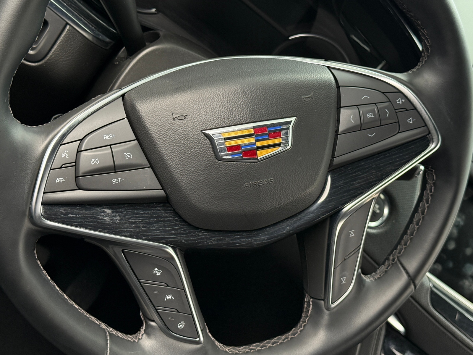 Thumbnail: 2025 Cadillac XT5 - 4