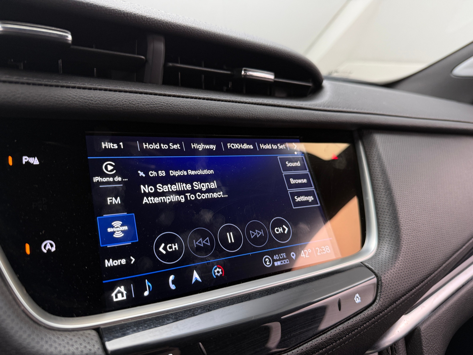 Thumbnail: 2025 Cadillac XT5 - 3