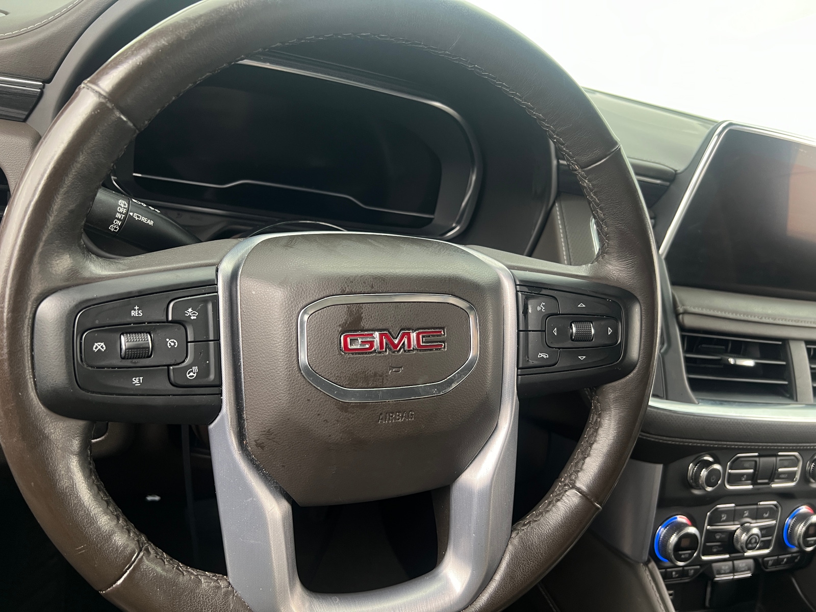 Thumbnail: 2022 GMC Yukon XL - 4