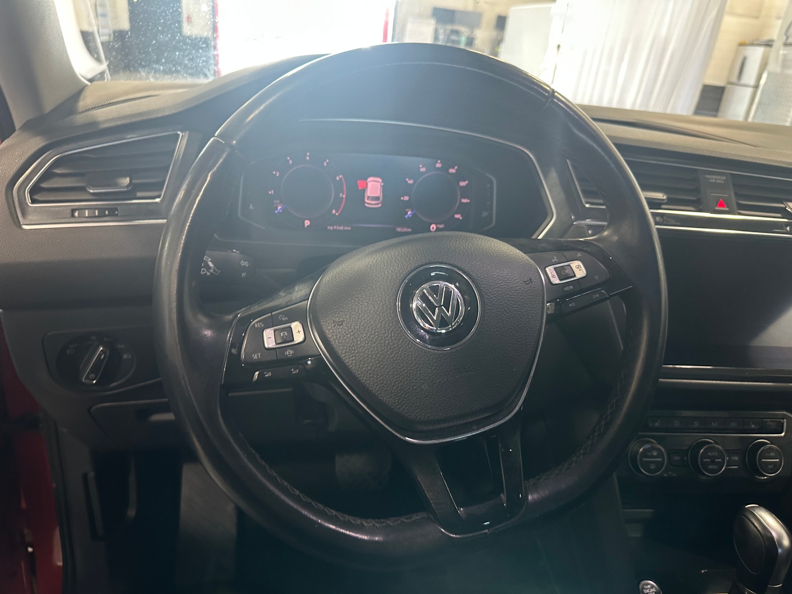 Thumbnail: 2019 Volkswagen Tiguan - 4