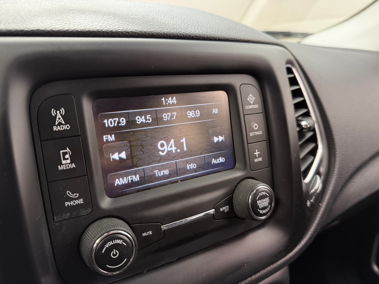 Thumbnail: 2018 Jeep Compass - 4