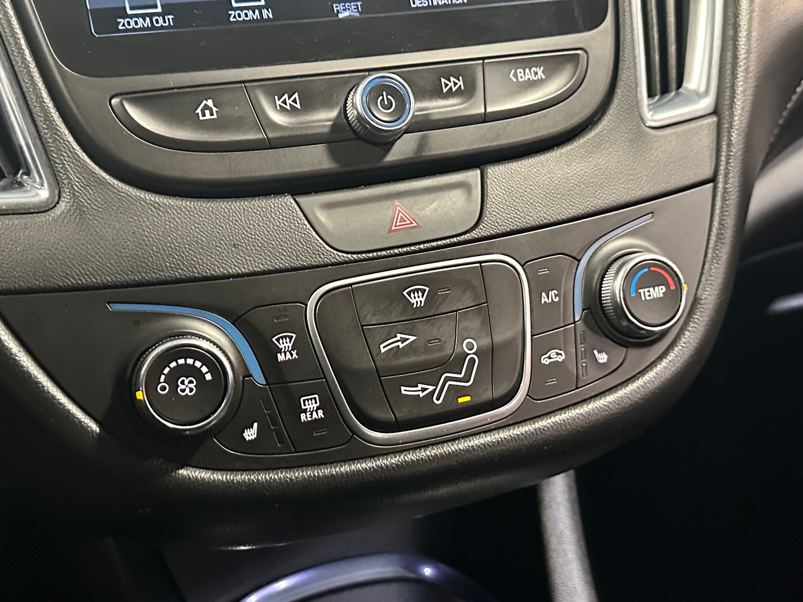 Thumbnail: 2017 Chevrolet Malibu - 3