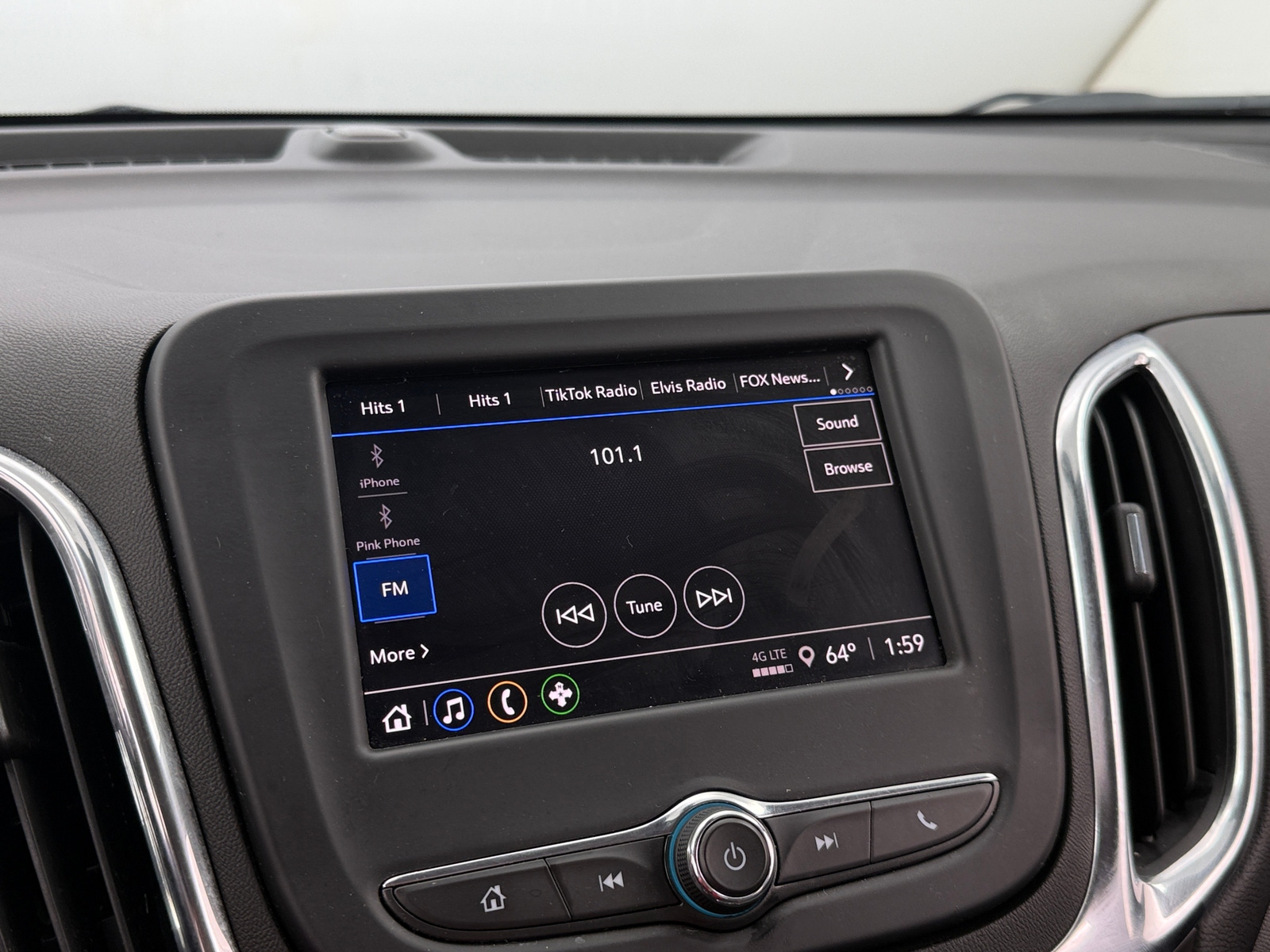 Thumbnail: 2022 Chevrolet Equinox - 4