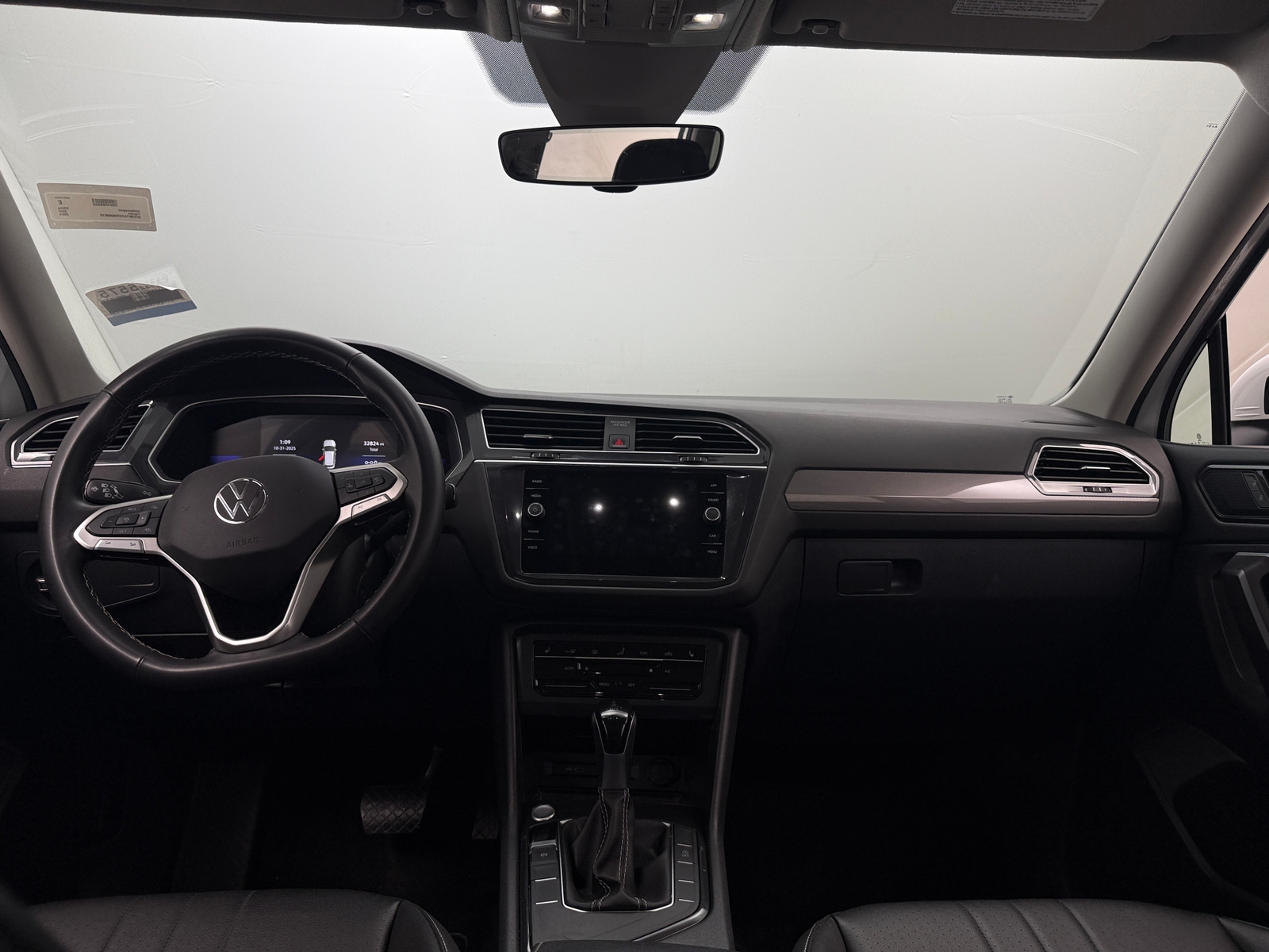 Thumbnail: 2024 Volkswagen Tiguan - 2