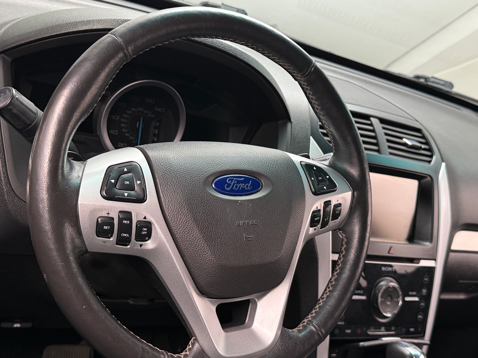 Thumbnail: 2015 Ford Explorer - 4