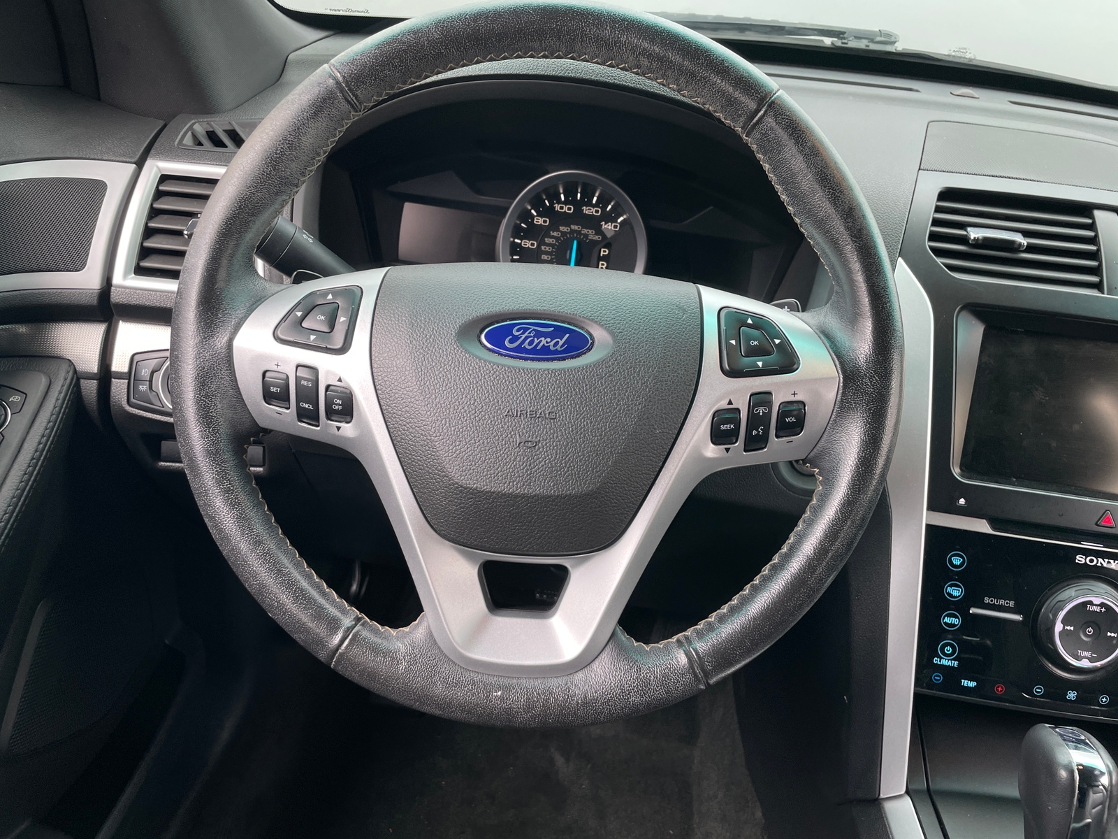 Thumbnail: 2015 Ford Explorer - 4