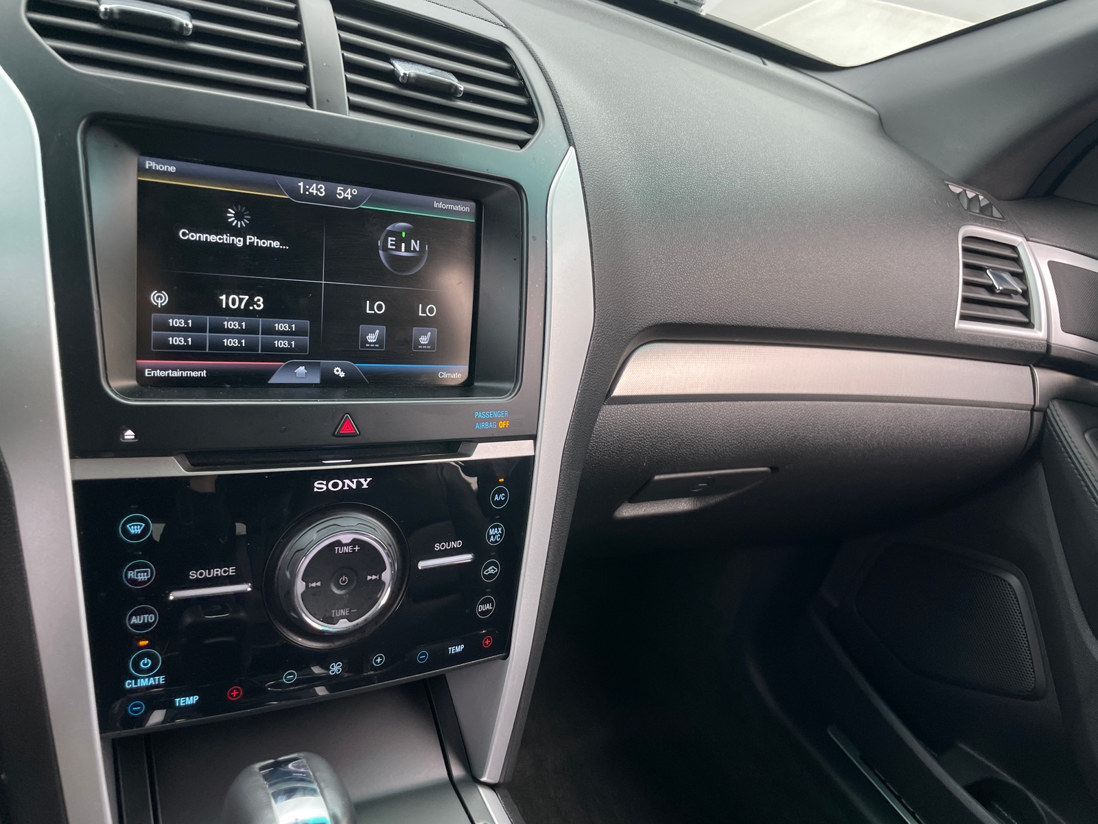 Thumbnail: 2015 Ford Explorer - 3