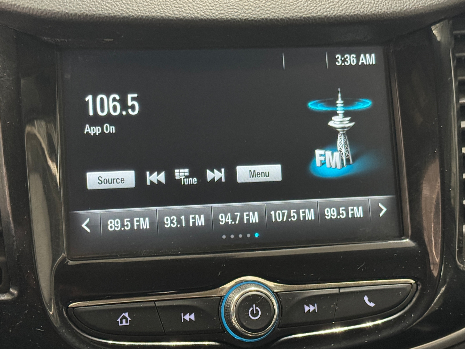 Thumbnail: 2017 Chevrolet Trax - 4