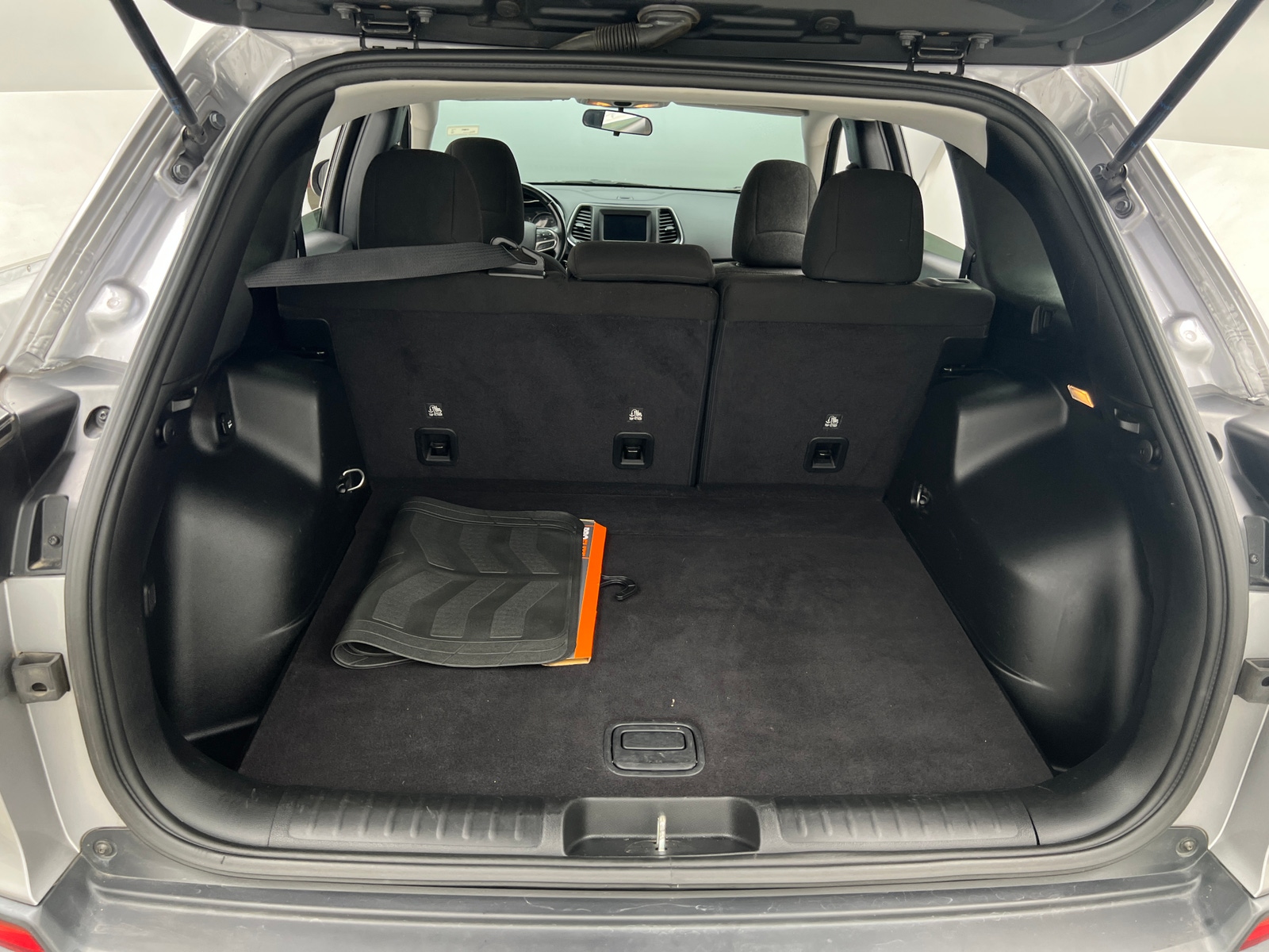 Thumbnail: 2020 Jeep Cherokee - 7