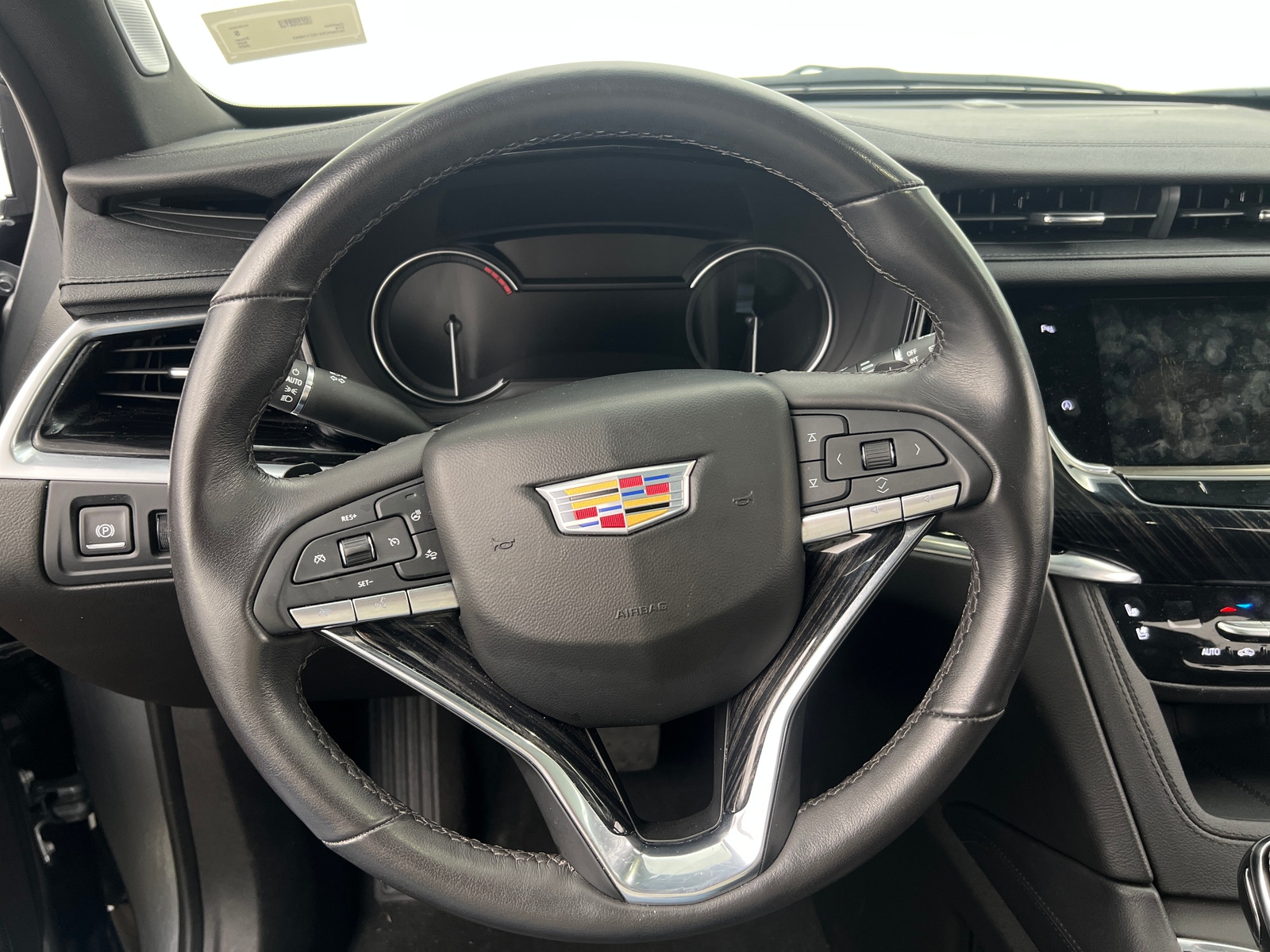 Thumbnail: 2025 Cadillac XT6 - 4