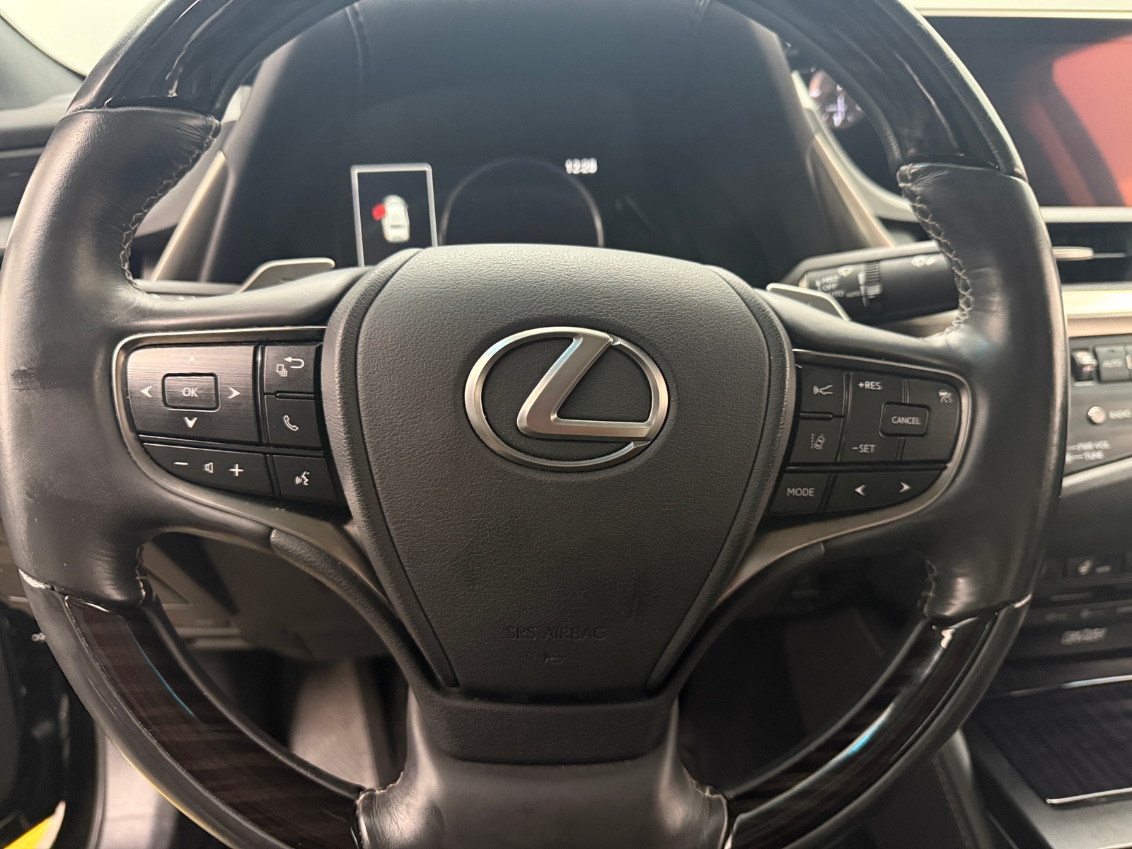 Thumbnail: 2020 Lexus ES - 4