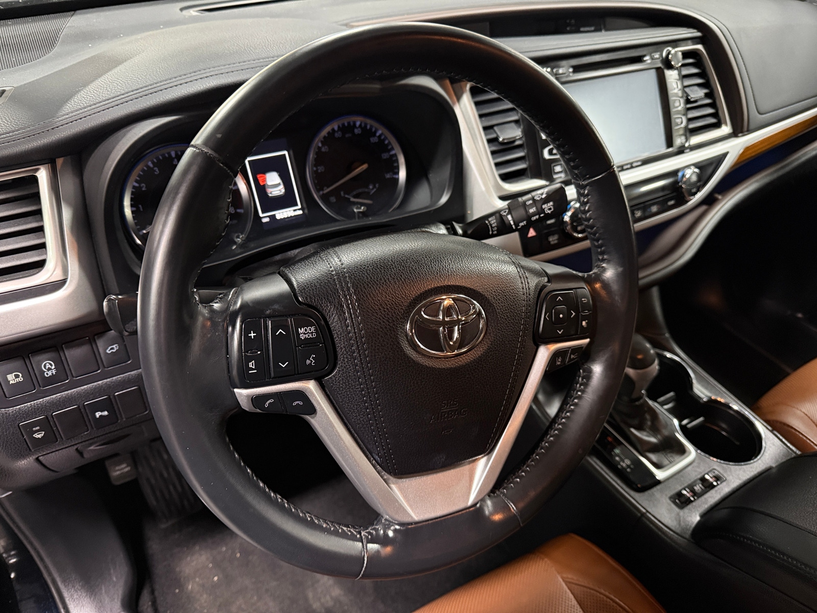 Thumbnail: 2017 Toyota Highlander - 4
