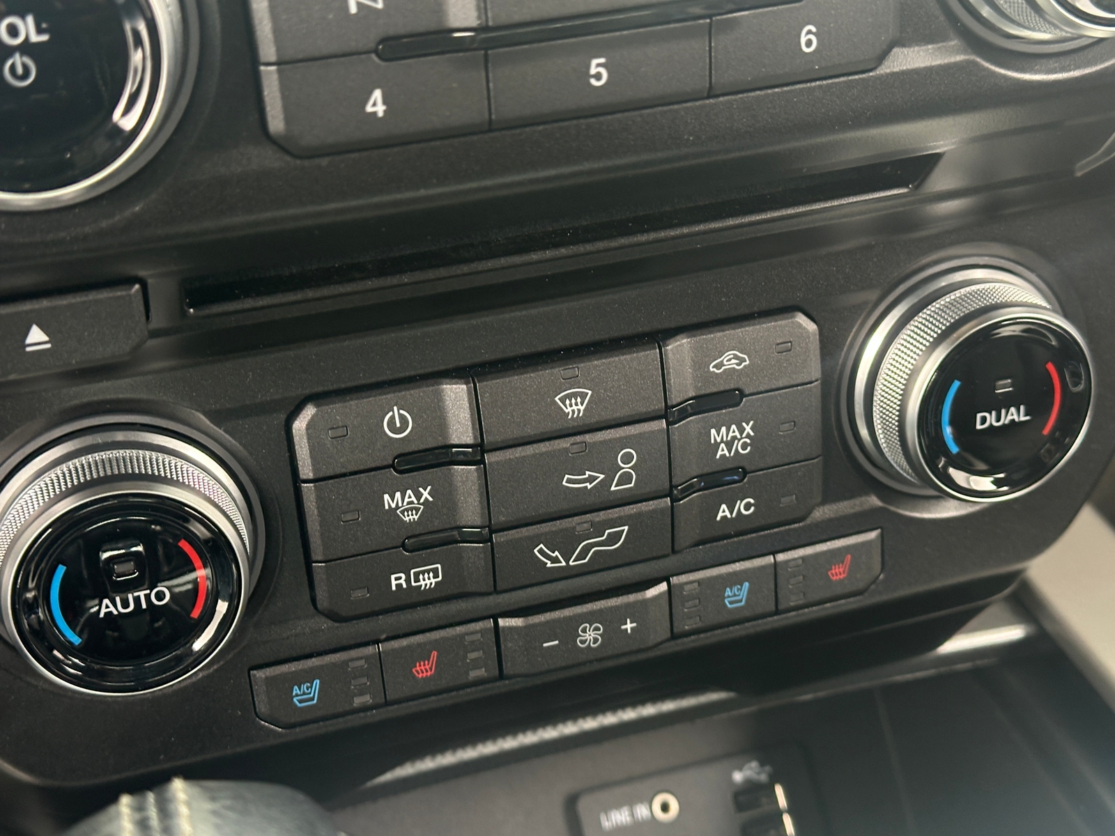 Thumbnail: 2015 Ford Econoline - 4