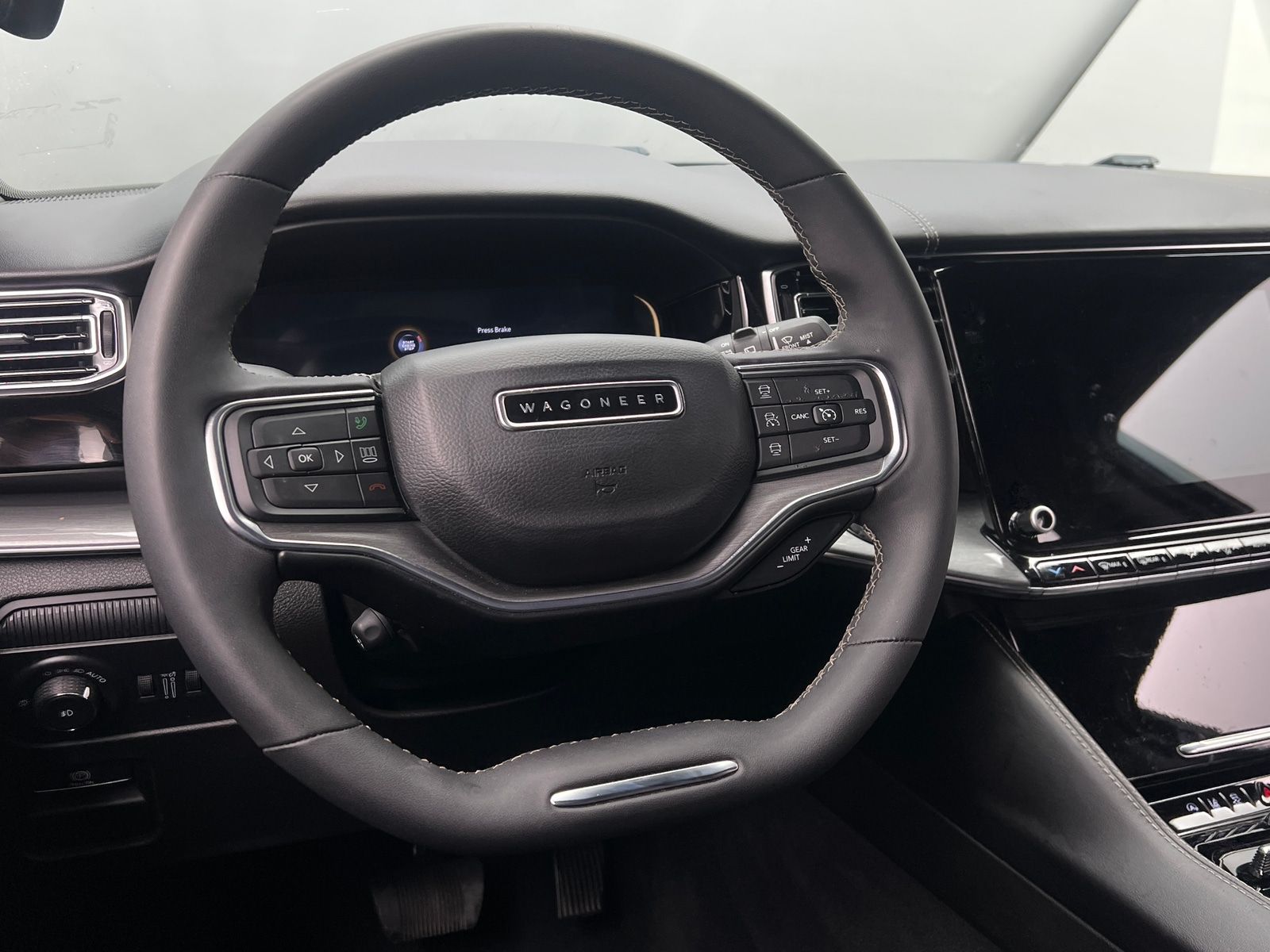 Thumbnail: 2022 Jeep Wagoneer - 4