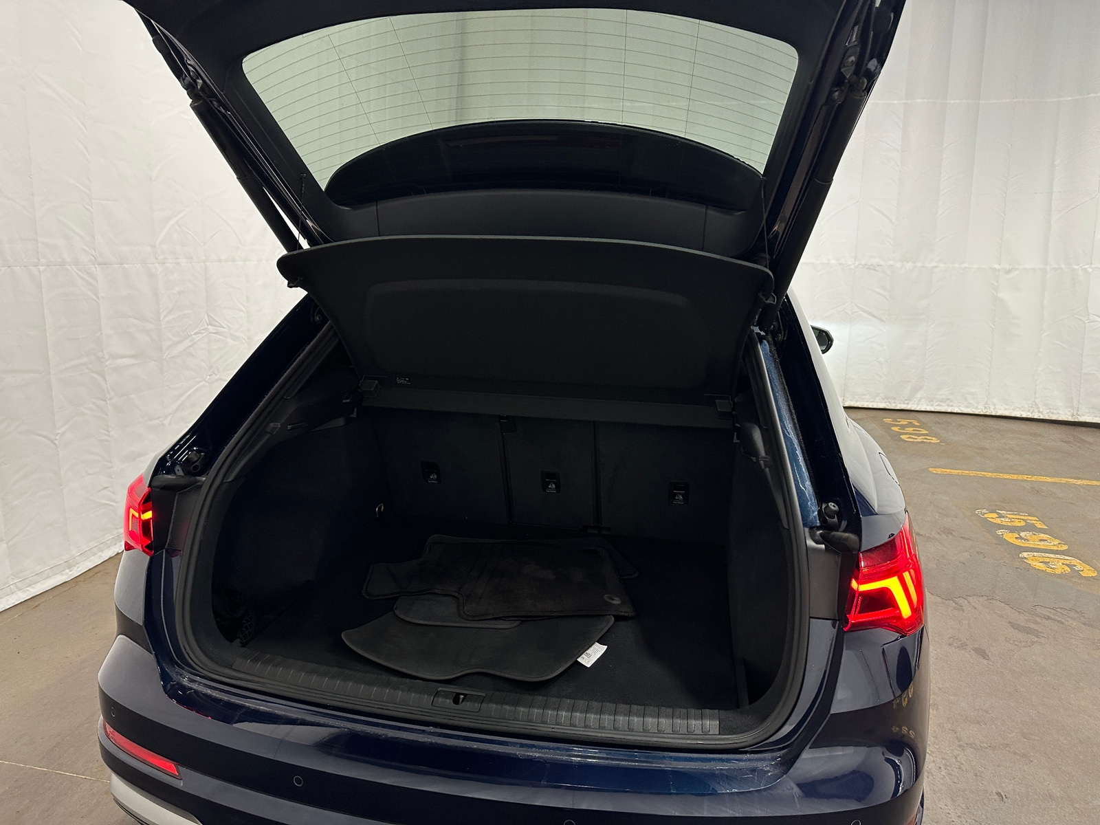 Thumbnail: 2020 Audi Q3 - 6